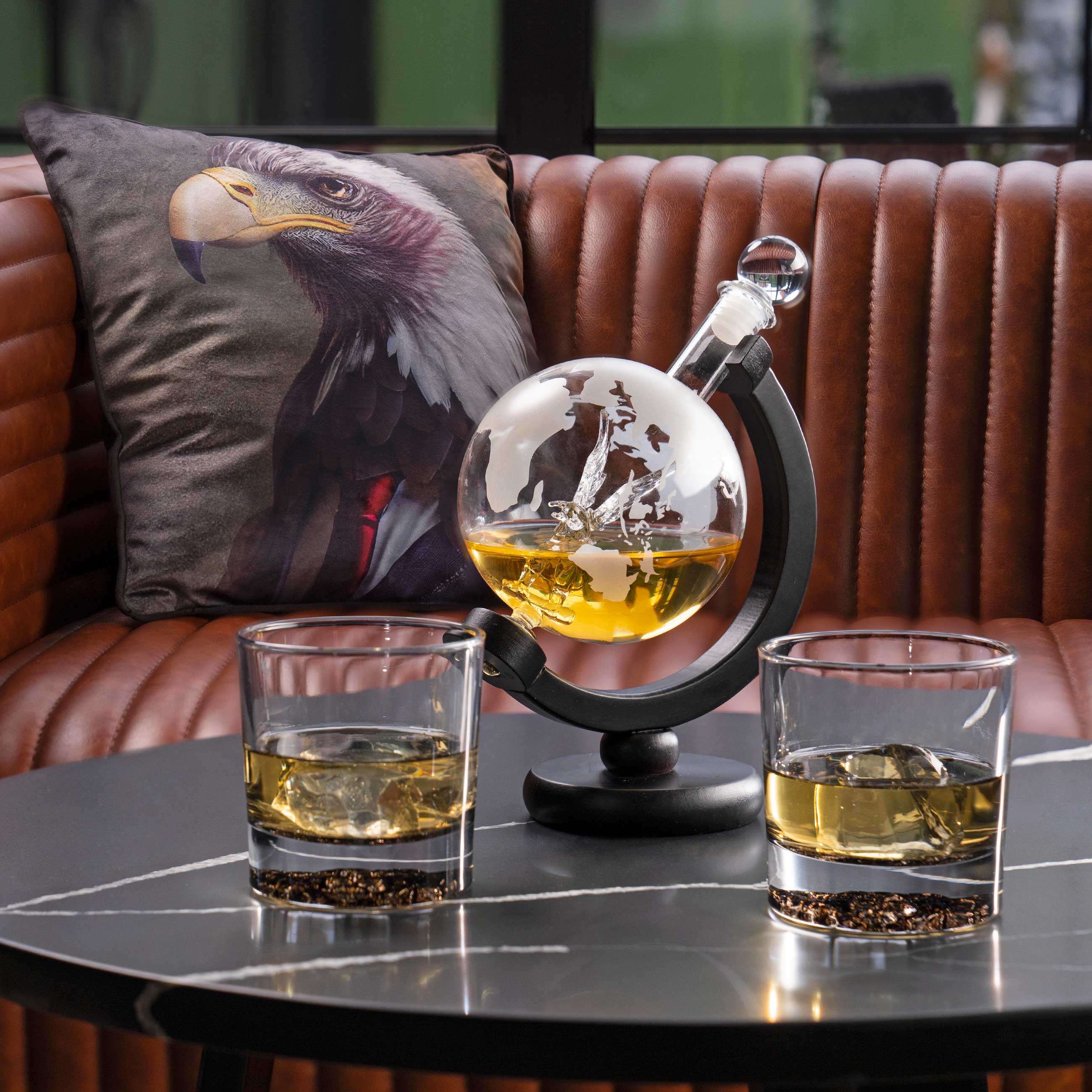 Decanter, 650 ml, on a stand, Used glass / wood, Globe with eagle, Bar изображение № 10