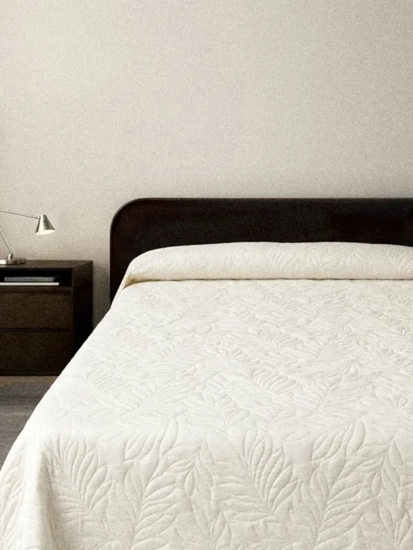 Bedspread, 220x240 cm, quilted, velvet/microfiber, milky, Leaves, Stitch velvet, image-1