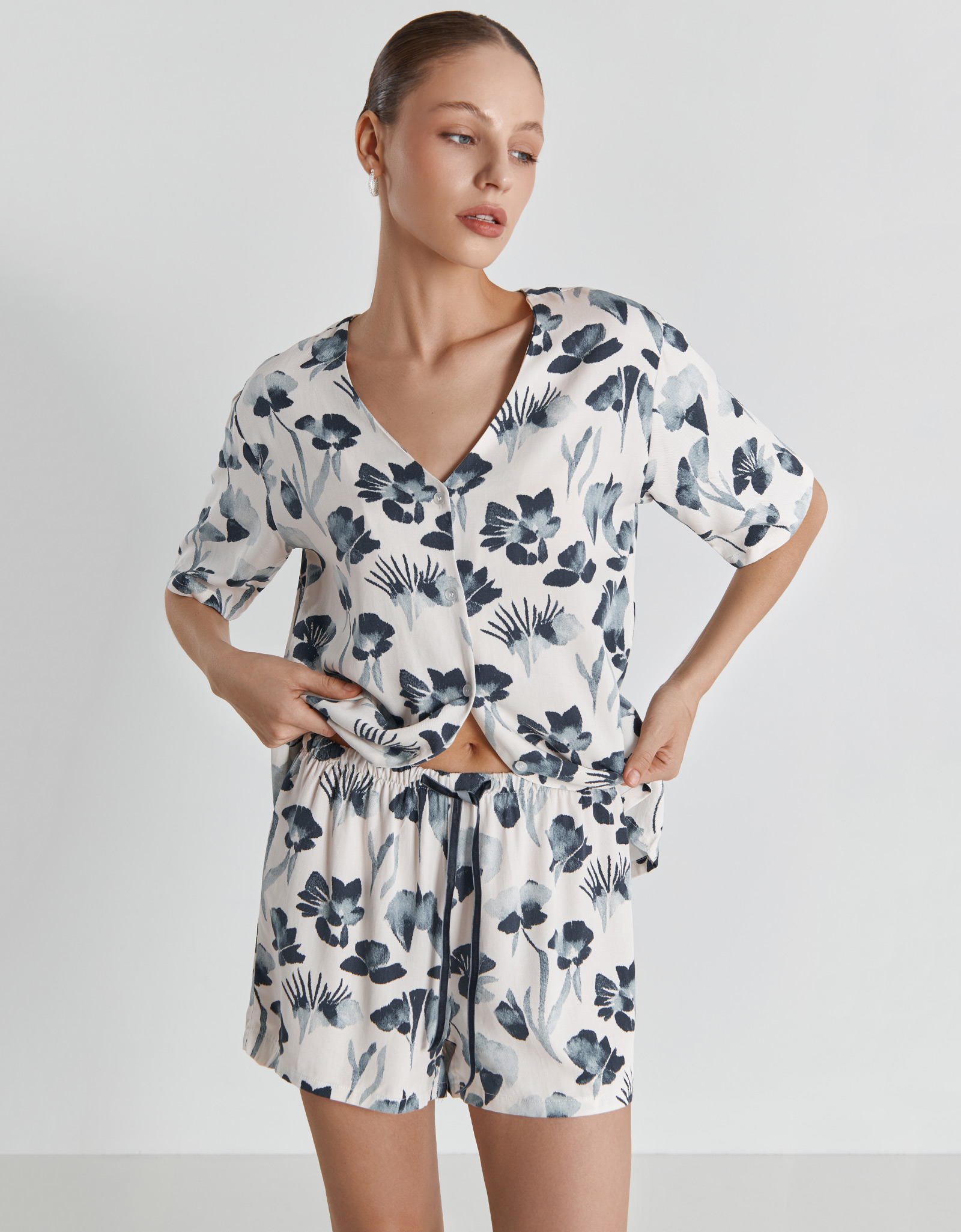 Women's shorts, home, size L, viscose, milk, Blue flowers, Telia, image-1