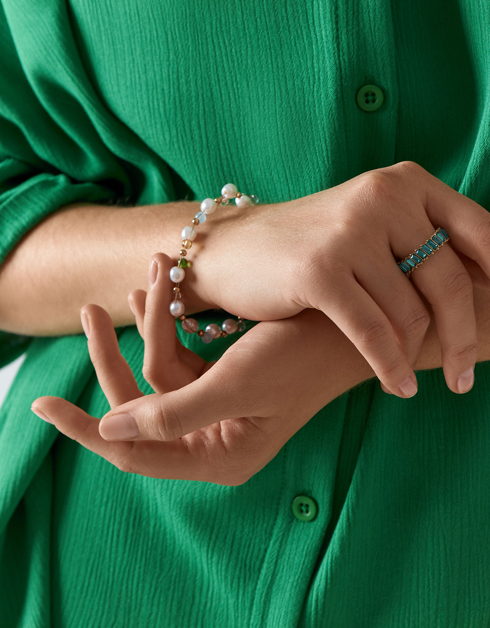 Ring, size S-M, Single size, Metal / Glass, Green stones, Mineral