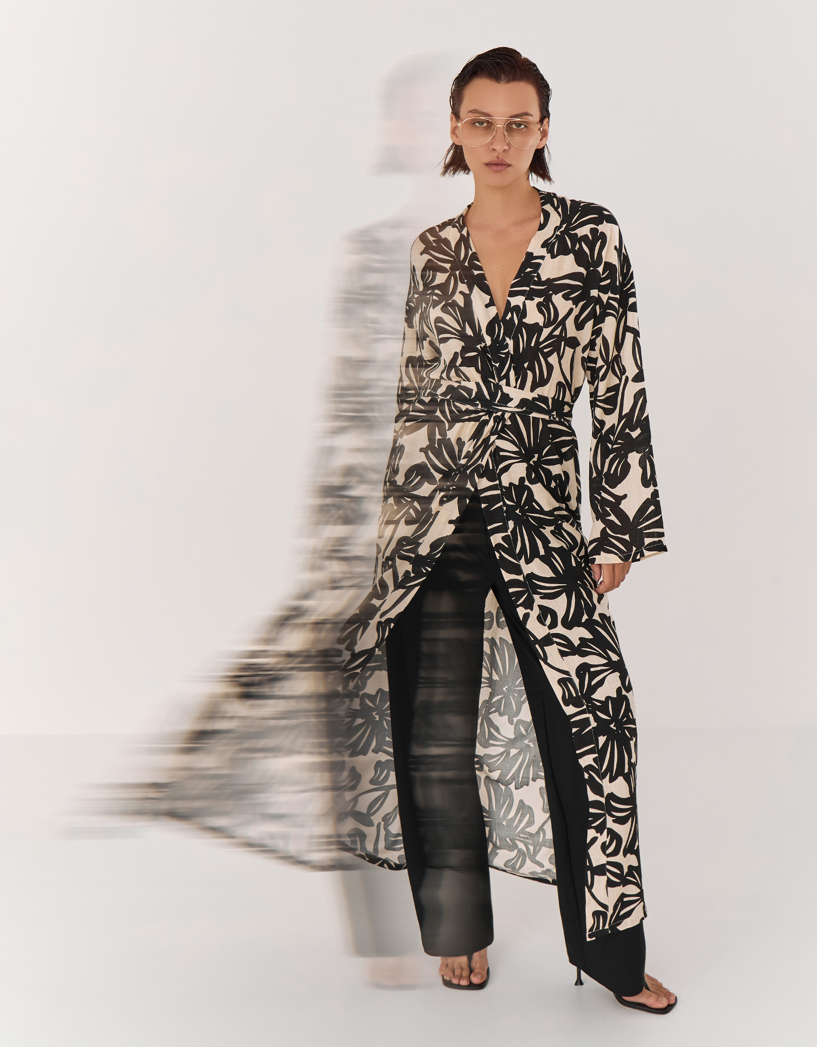 Women's robe, size L, with long sleeves, viscose, beige-black, Abstract flowers, Almi, image-9