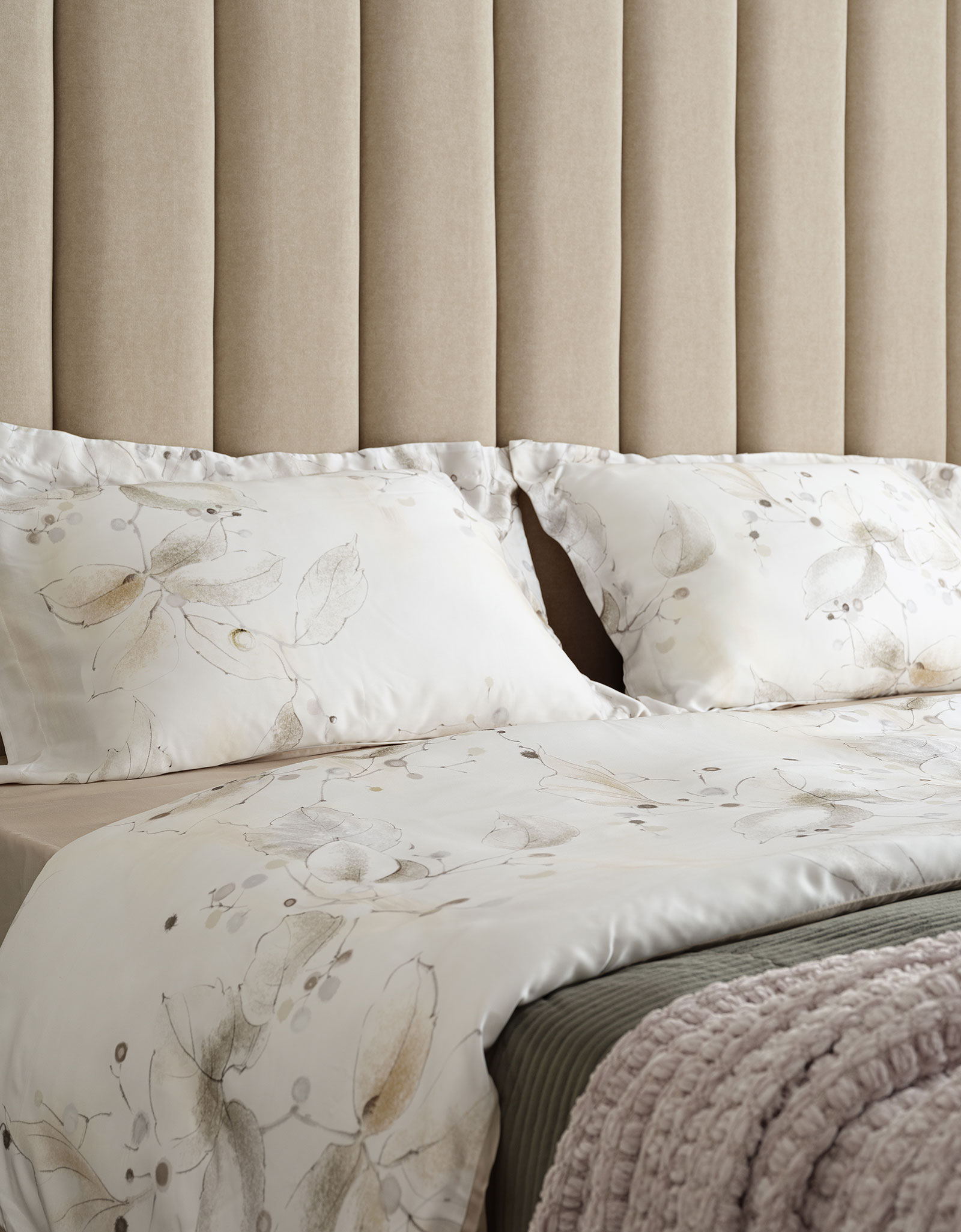Bed linen set euro, Tencel 300 CU, milk, Flowers with berries, Tencel