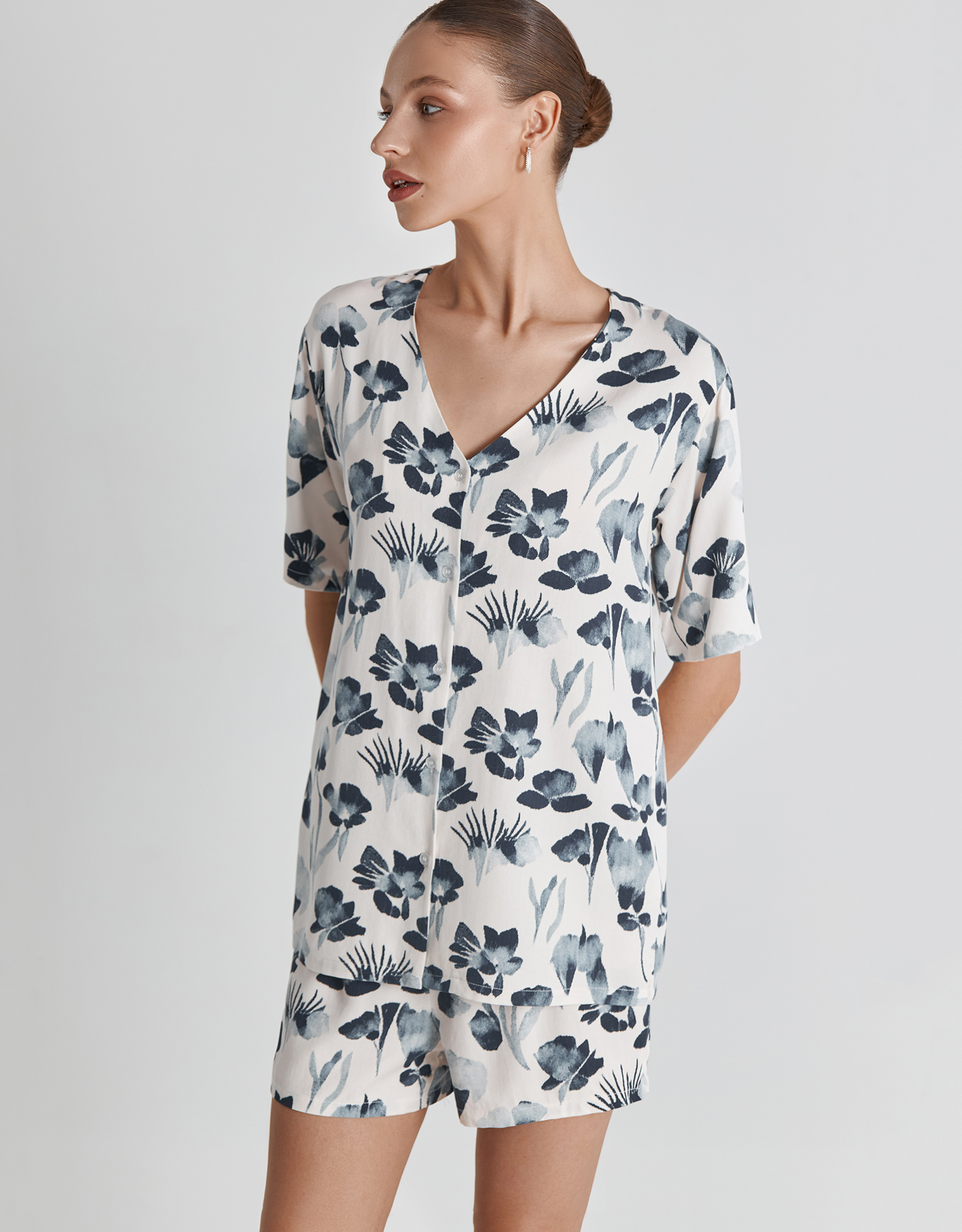 Women's shirt, home, size L, short sleeve, viscose, milk, Blue flowers, Telia, image-1