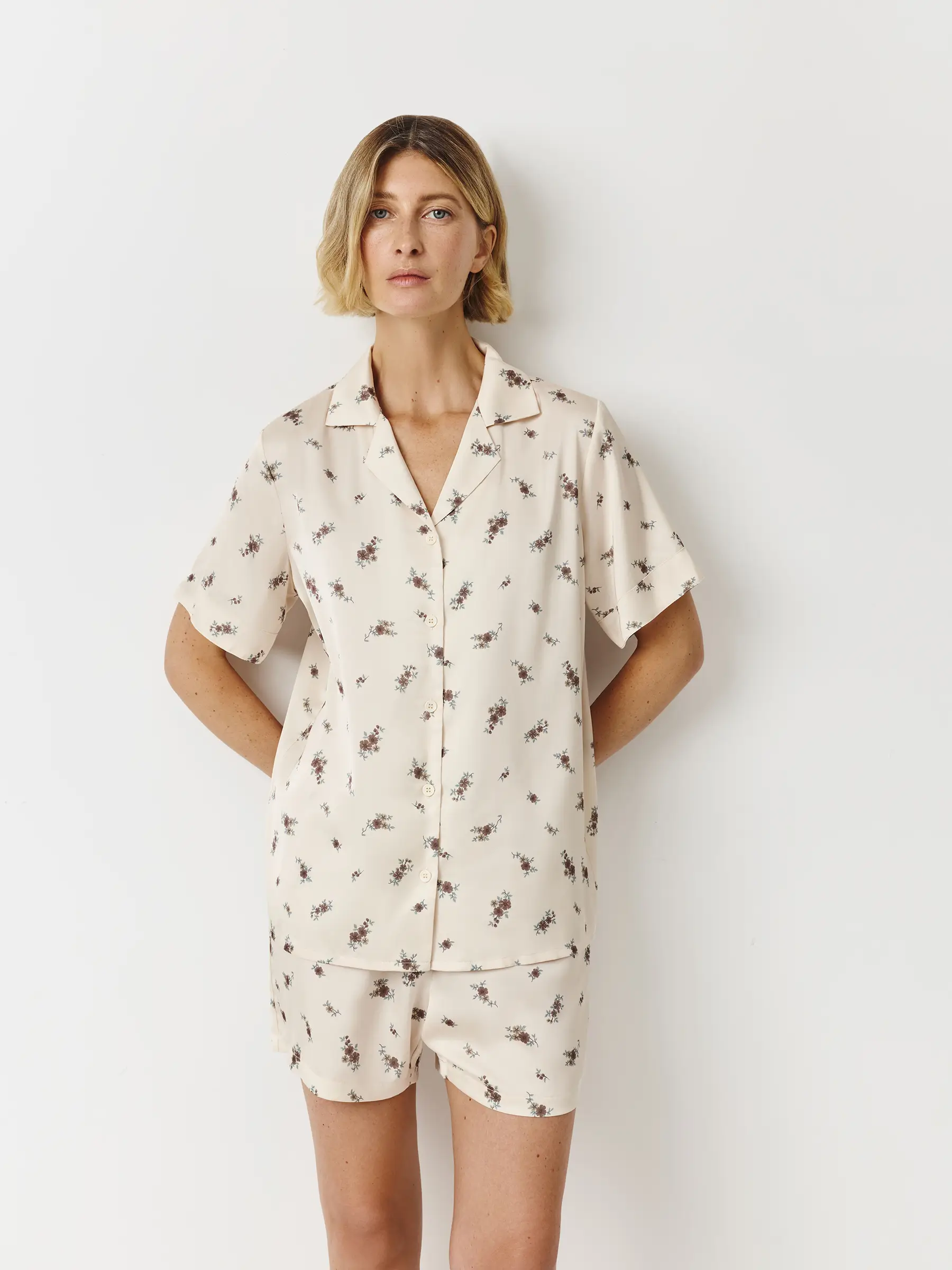 Women's shirt, homewear, size L, with short sleeves, polyester, milky, Flowers, Roktania