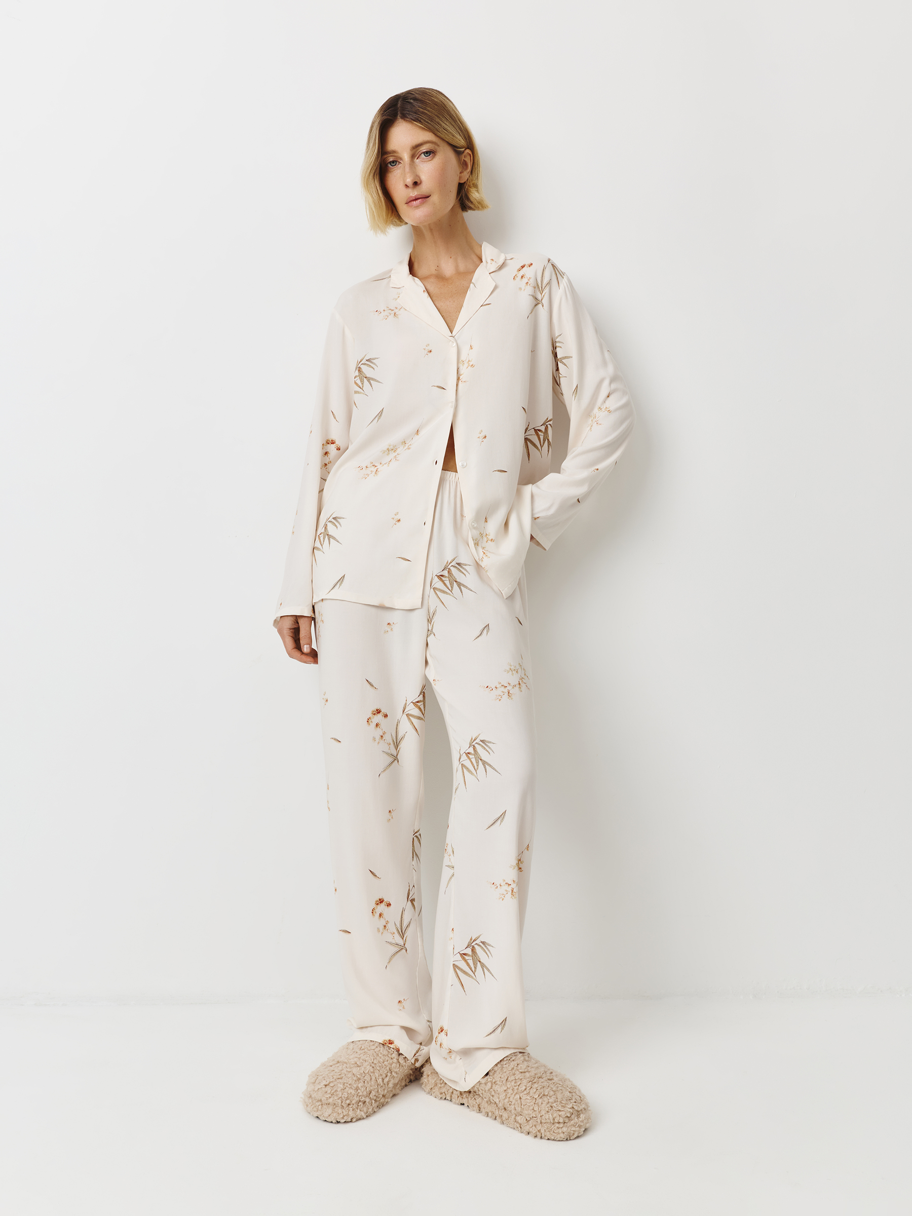 Women's shirt, homewear, size S, with long sleeve, viscose, milky, Flowers, Norla, image-2