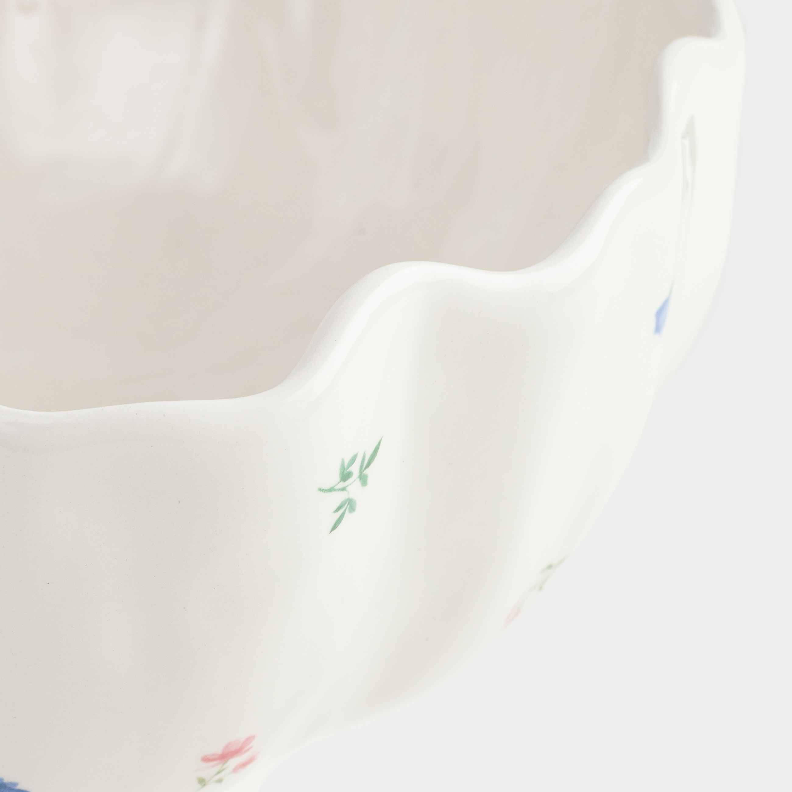 Fruit bowl, 22x15 cm, on a leg, ceramic, milky, Flowers, El flora
