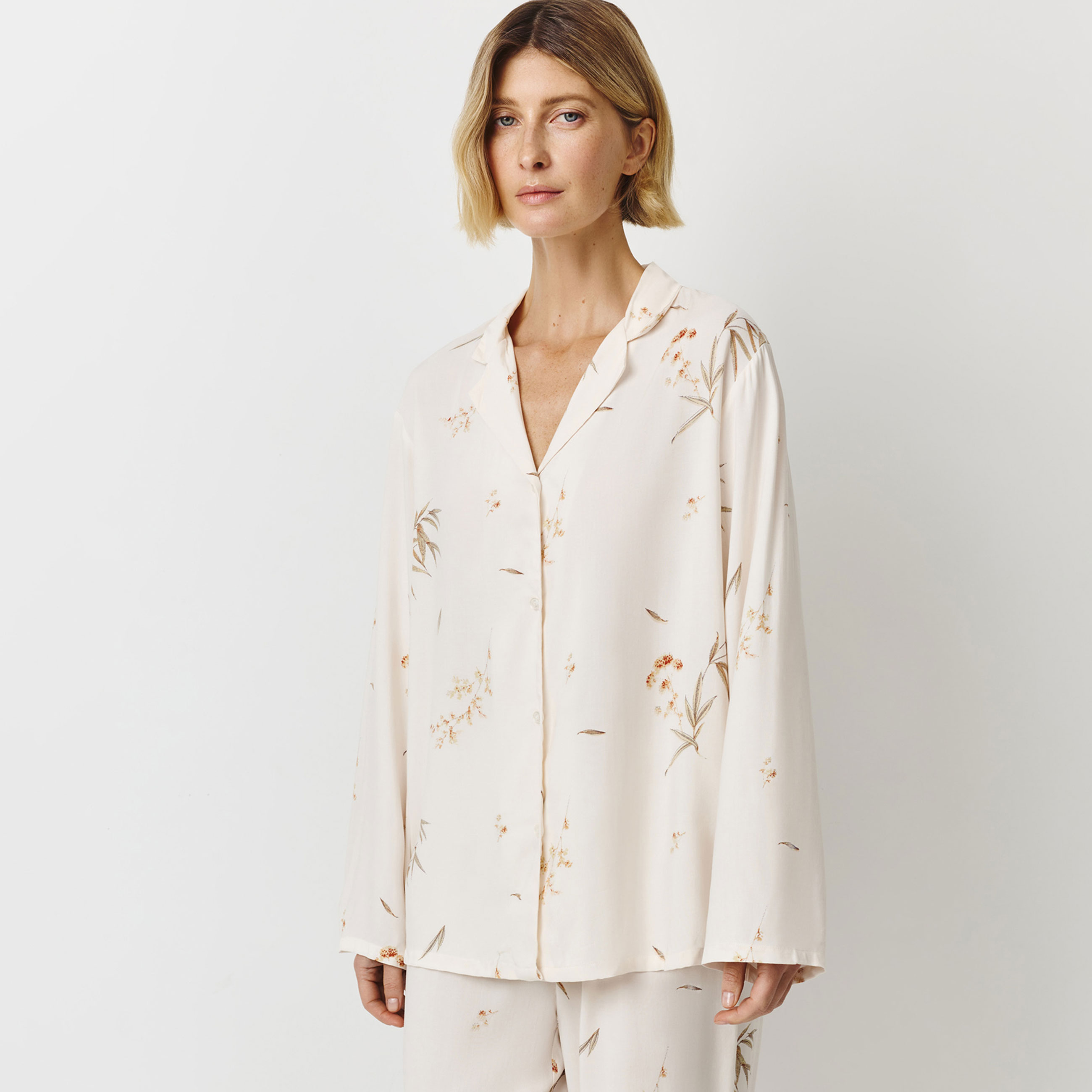 Women's shirt, homewear, size M, with long sleeve, viscose, milky, Flowers, Norla