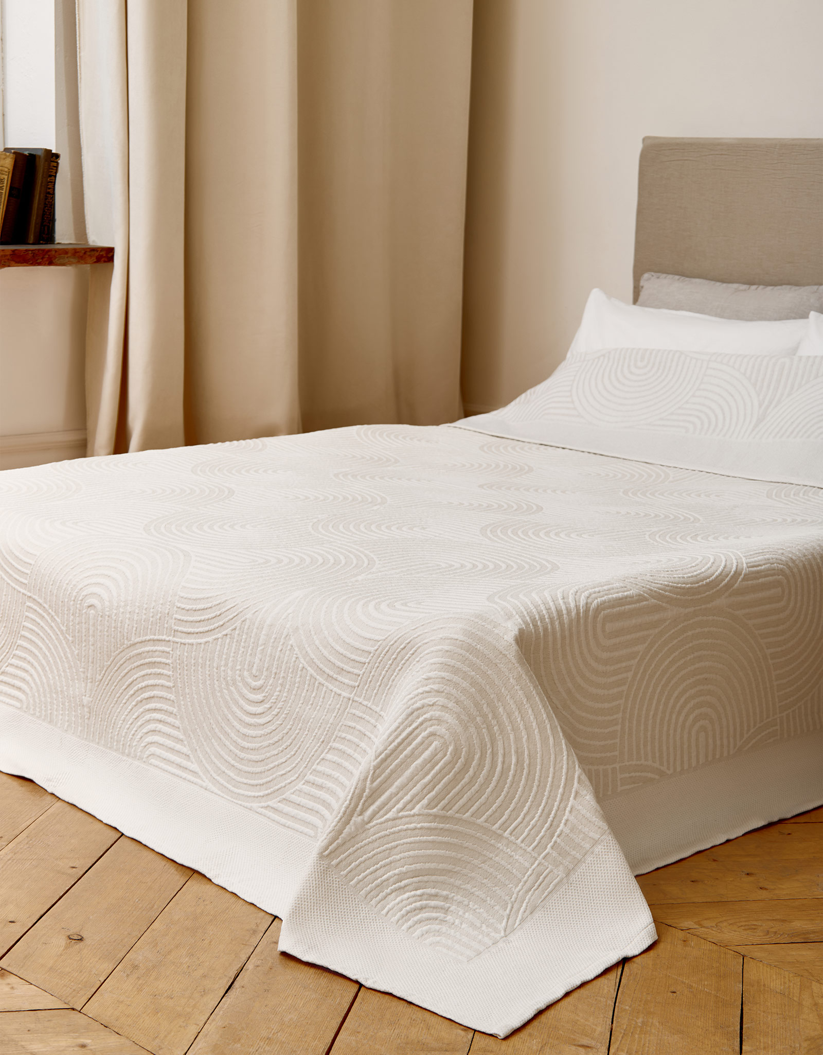 Bedspread, 220x240 cm, polyester / cotton, sand-beige, Arch, Arch