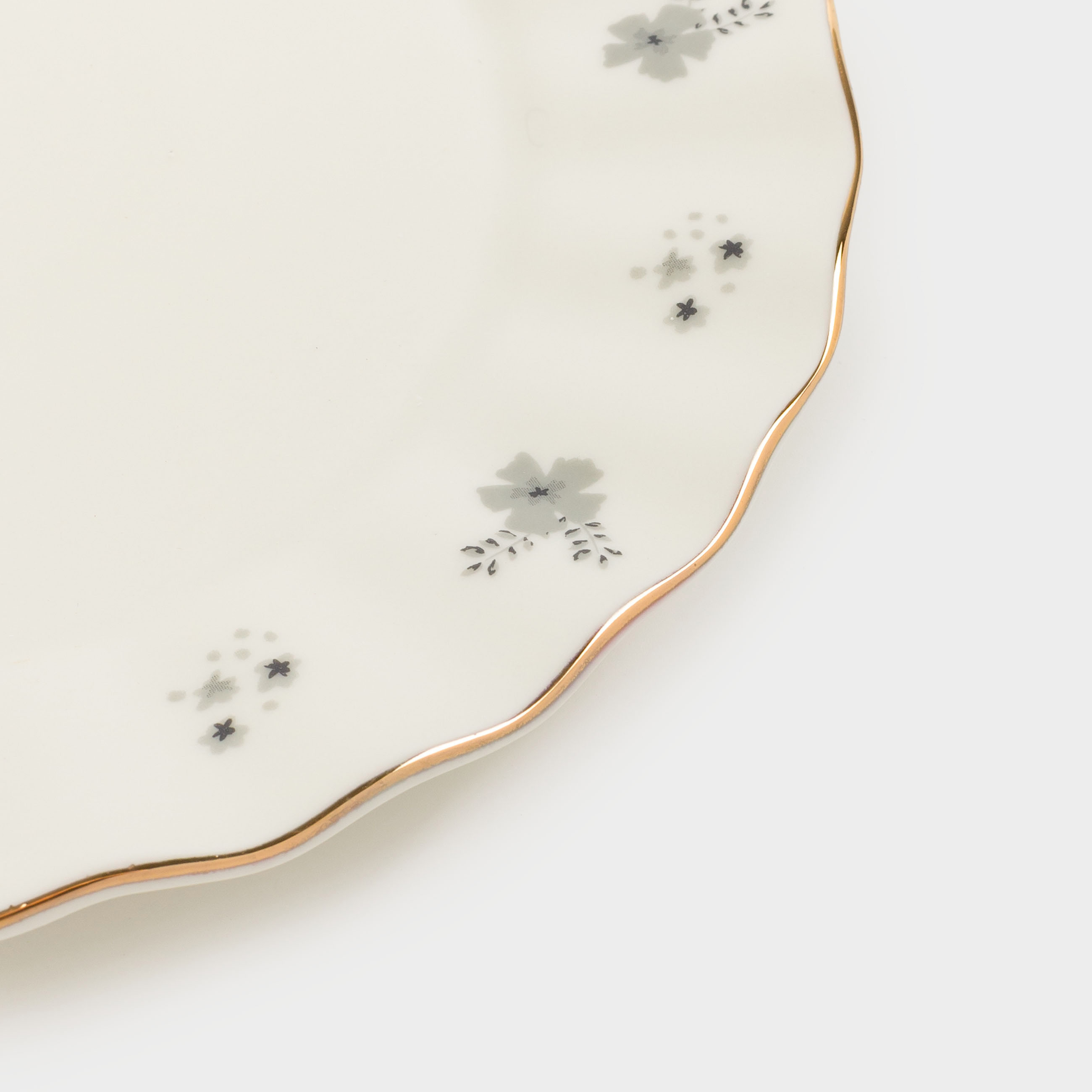 Dessert plate, 20 cm, porcelain P, milky, with golden edging, gray flowers, Florals, image-4