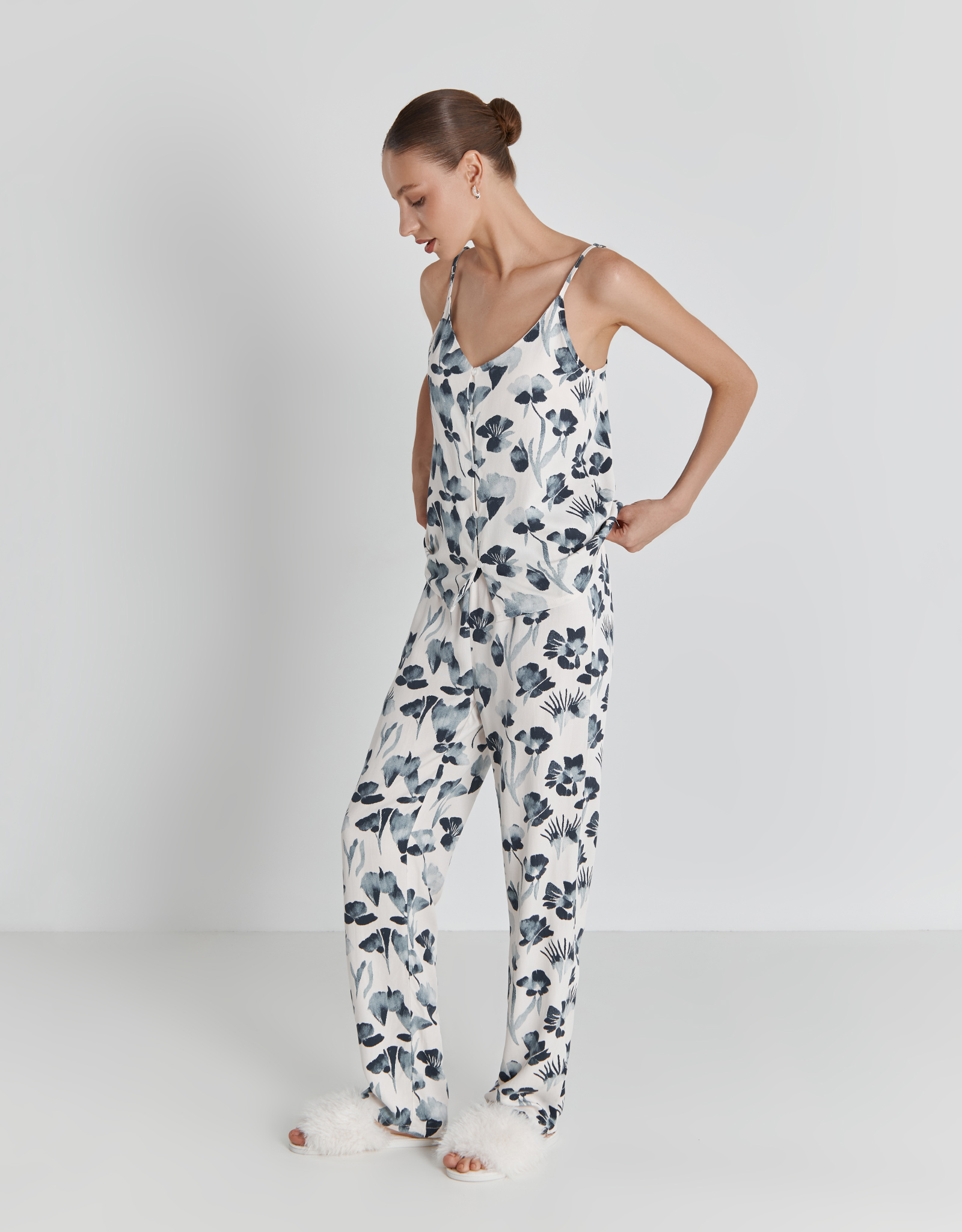 Trousers for women, home, size L, viscose, milk, Blue flowers, Telia, image-2