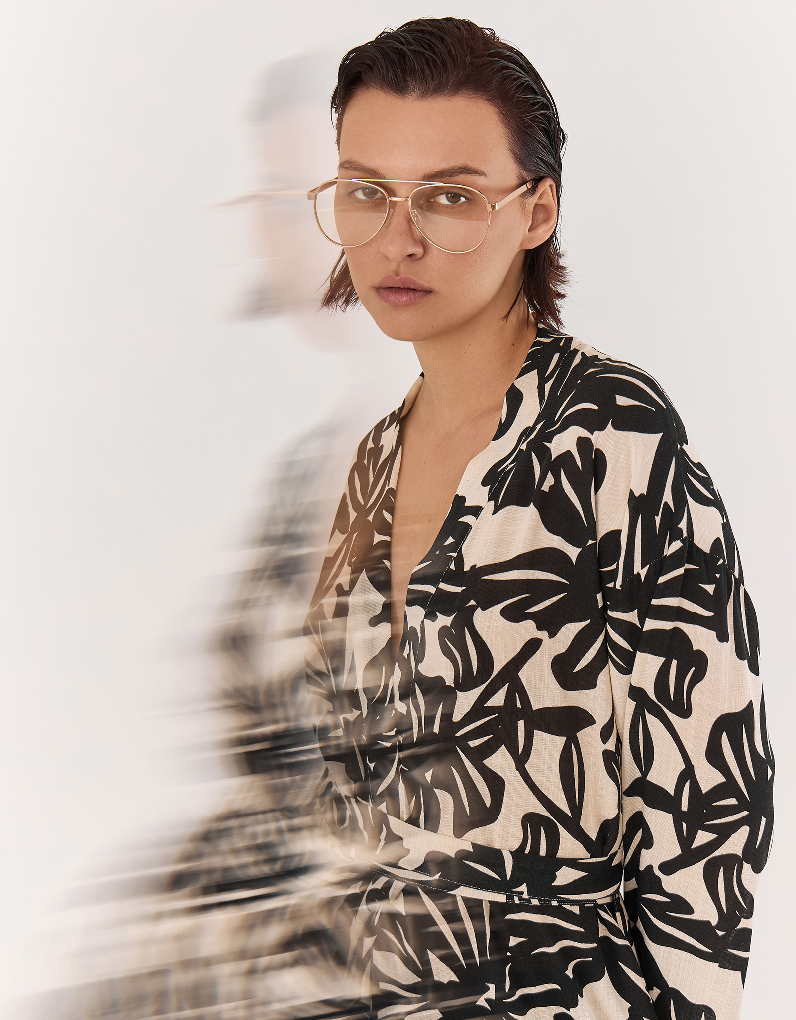 Women's robe, size L, with long sleeves, viscose, beige-black, Abstract flowers, Almi, image-8