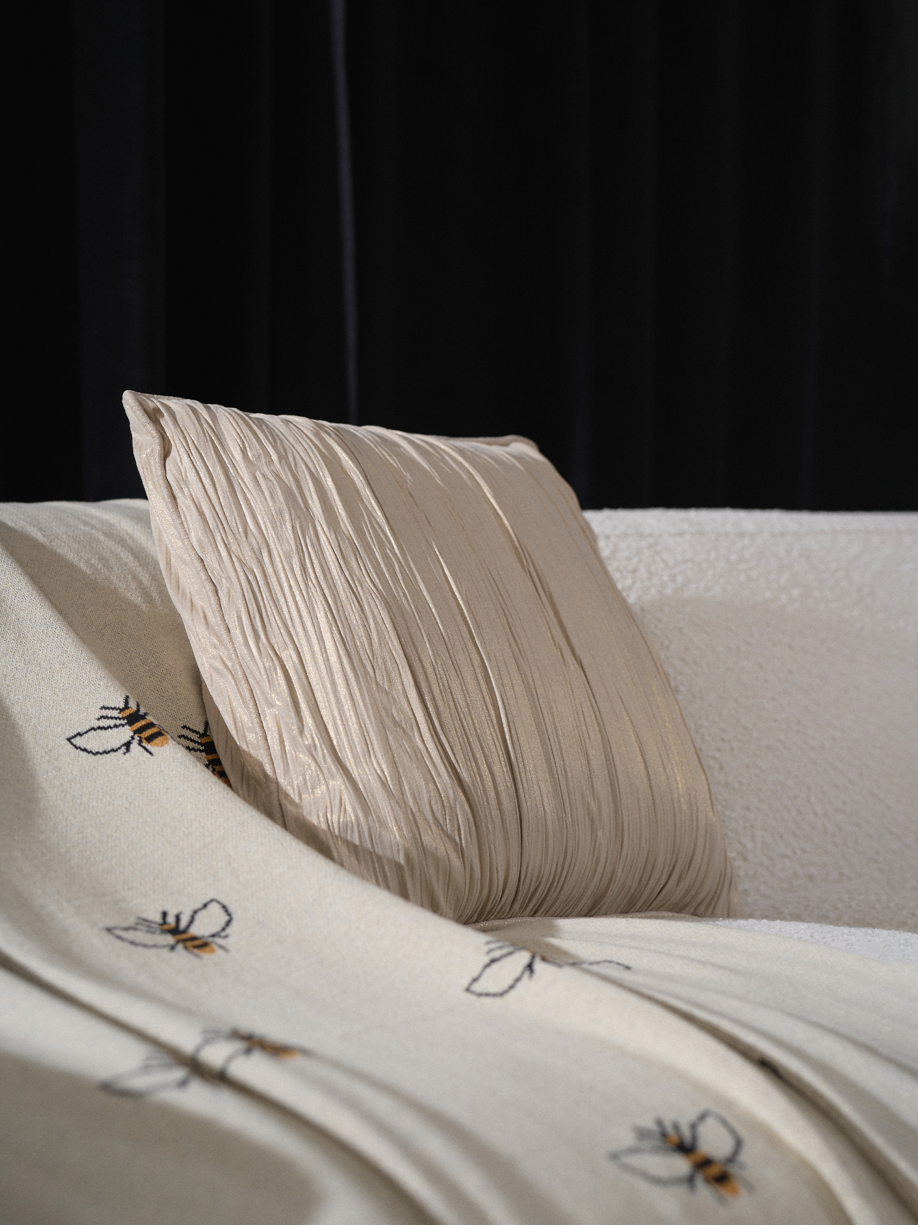 Decorative pillow, 45x45 cm, velvet, milky gold, Waves, Aspect, image-1