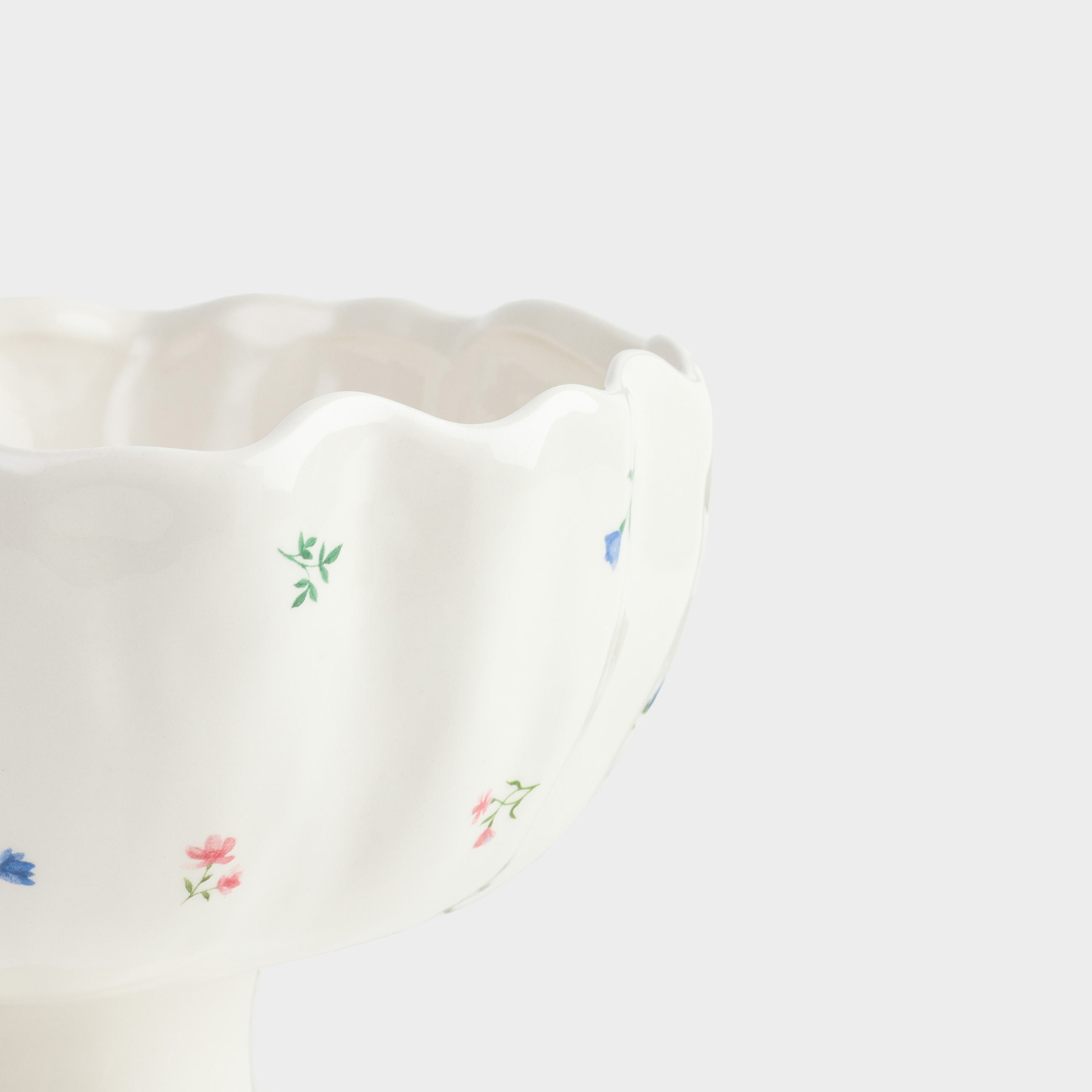 Fruit bowl, 22x15 cm, on a leg, ceramic, milky, Flowers, El flora