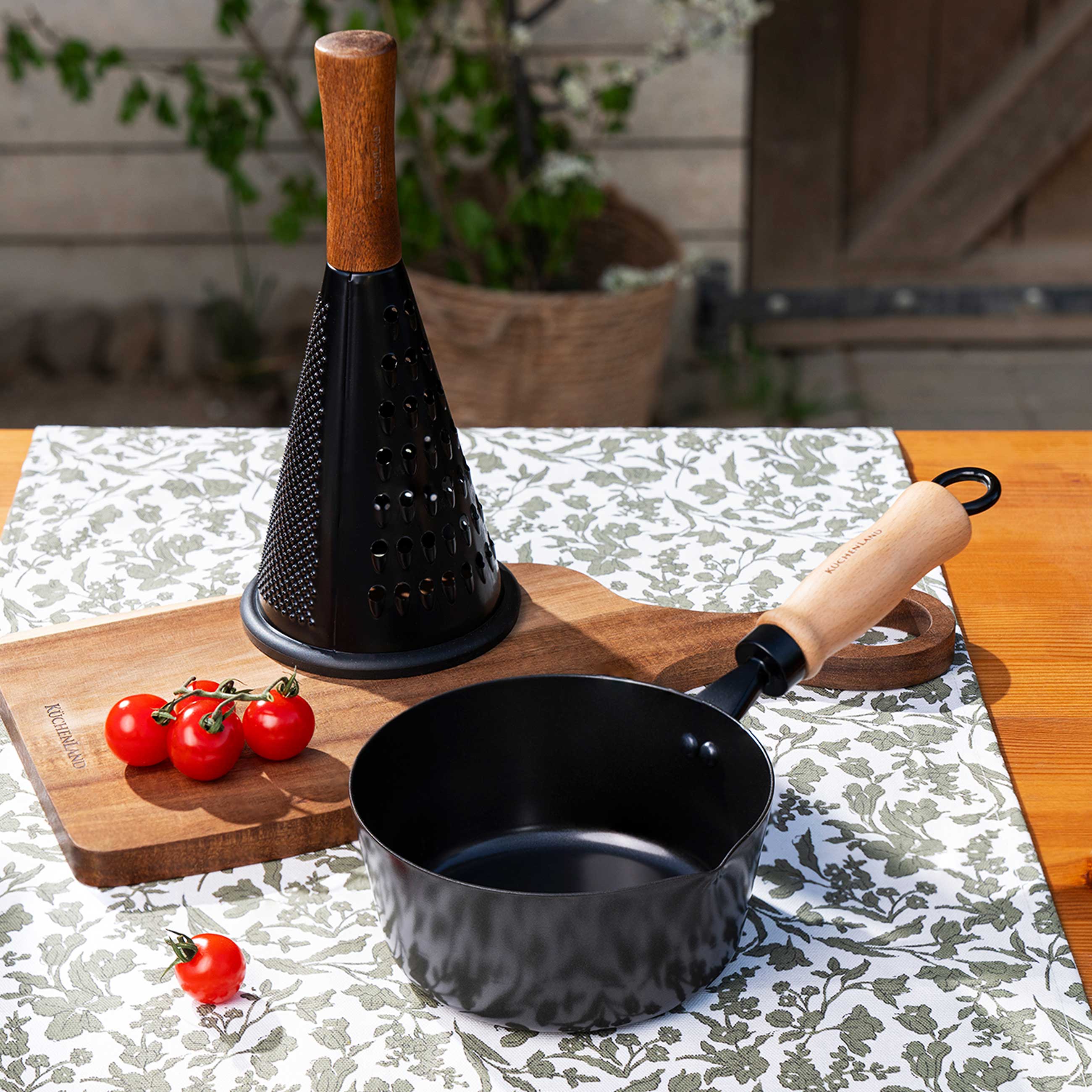 Grater, 25 cm, steel / wood, round, Black, Black style