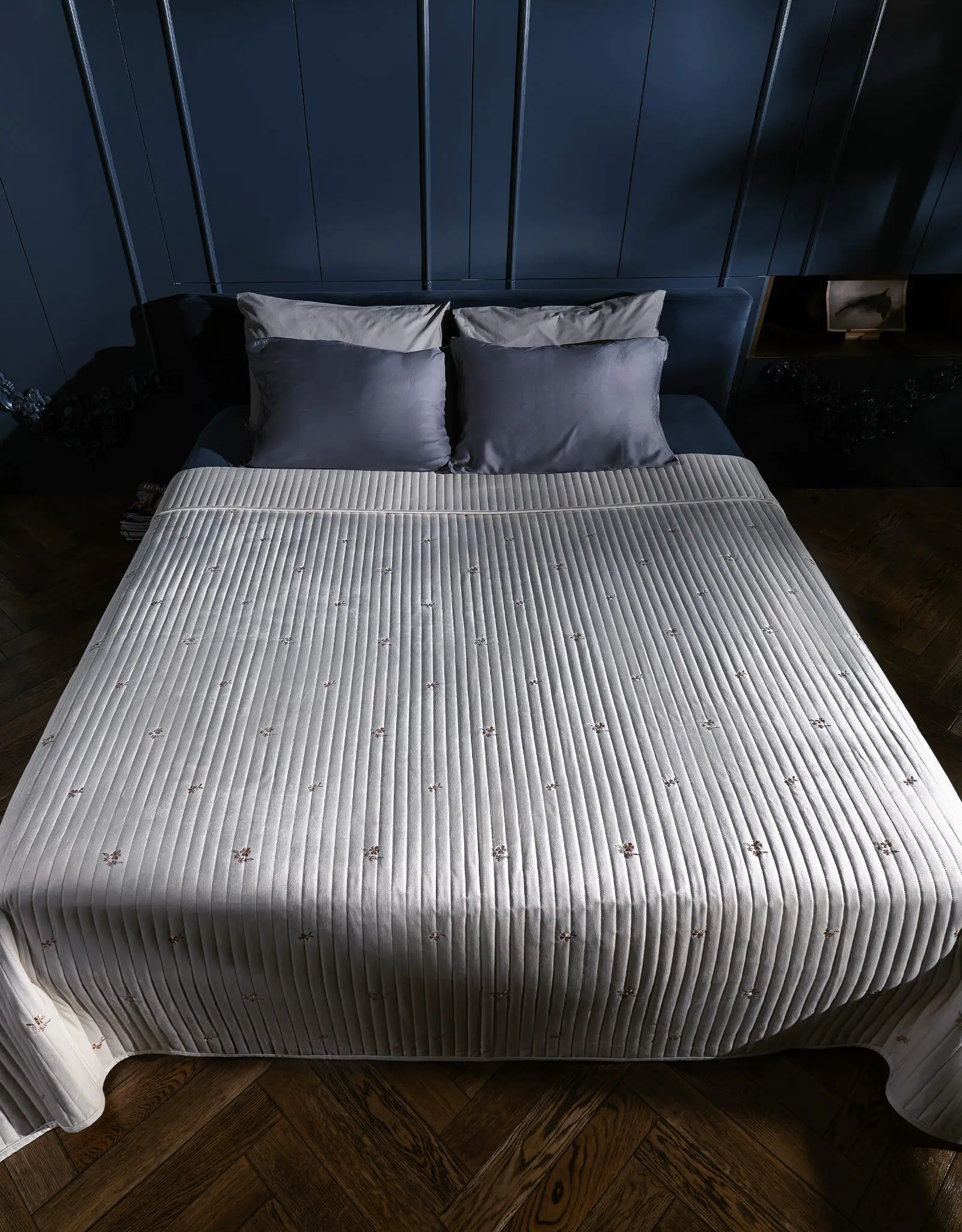 Bedspread, 220x240 cm, quilted, velvet/microfiber, milky, Flowers, Stitch velvet