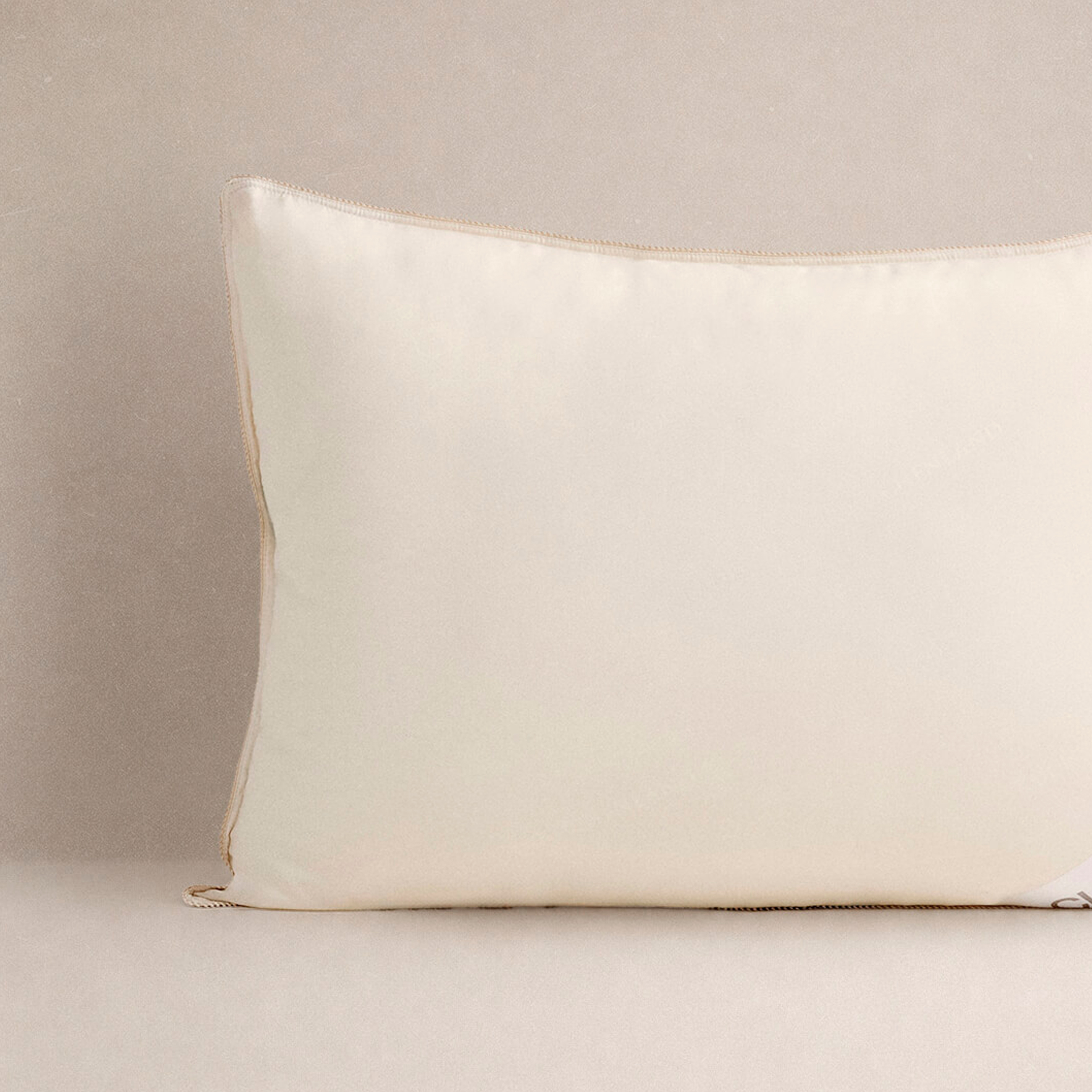 Pillow, 50x70 cm, dacron / microfiber, milk, Cloud fiber