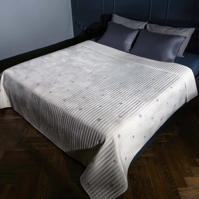 Bedspread, 220x240 cm, quilted, velvet/microfiber, milky, Flowers, Stitch velvet ,image-0