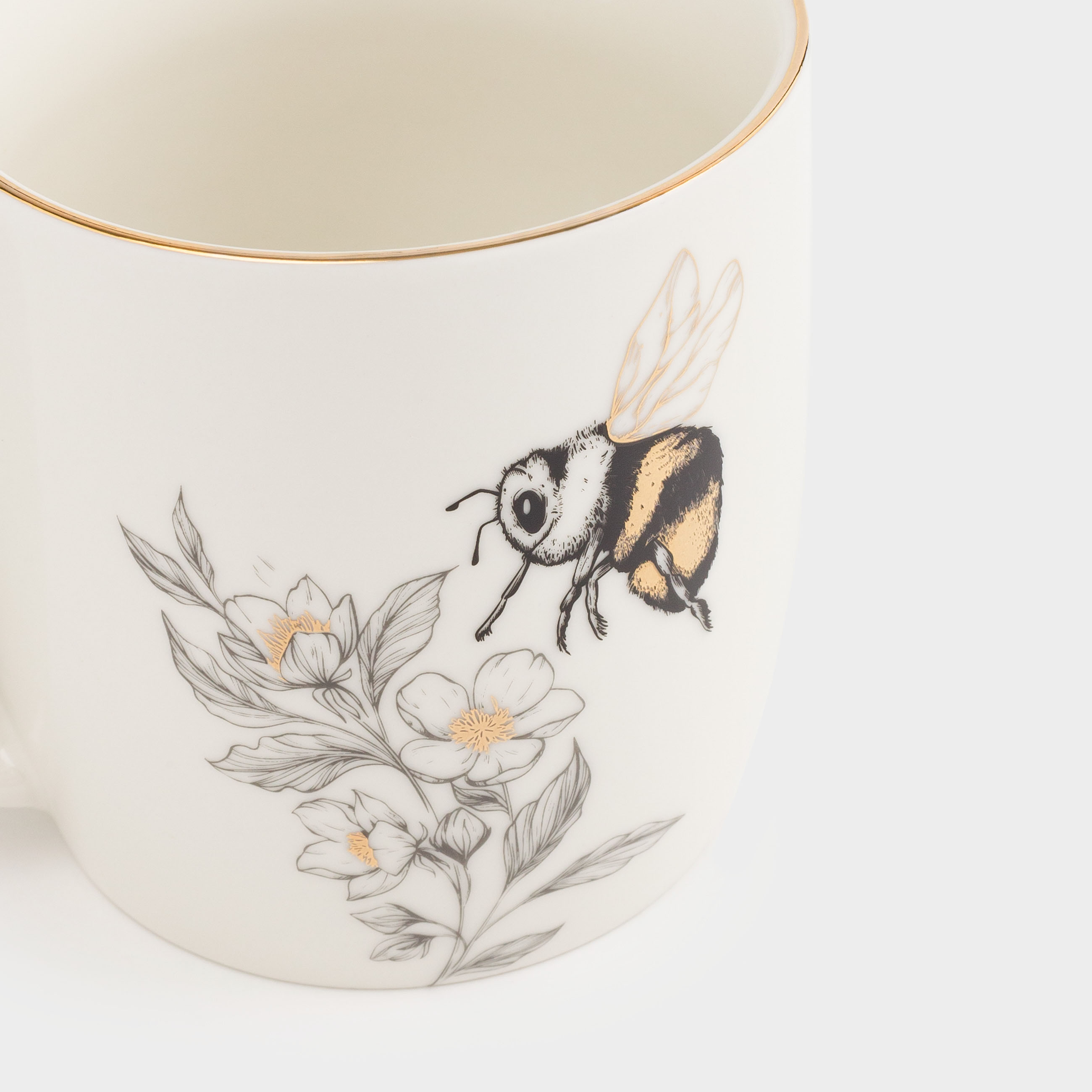 Mug, 380 ml, porcelain N, white, with golden edging, Bumblebee with flower, Bugs, image-4