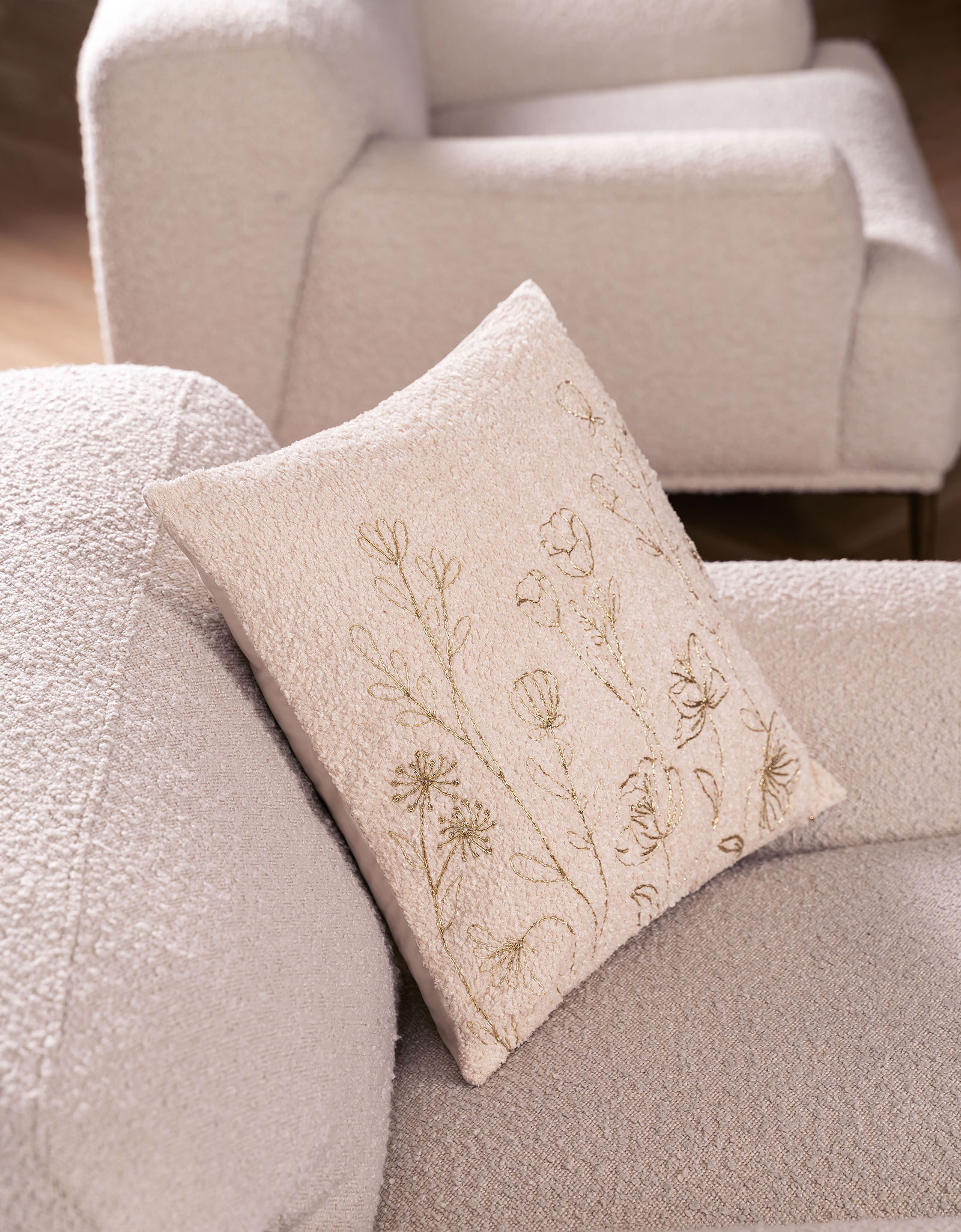 Decorative pillow, 45x45 cm, boucle/velvet, milky, wildflowers, Boucle