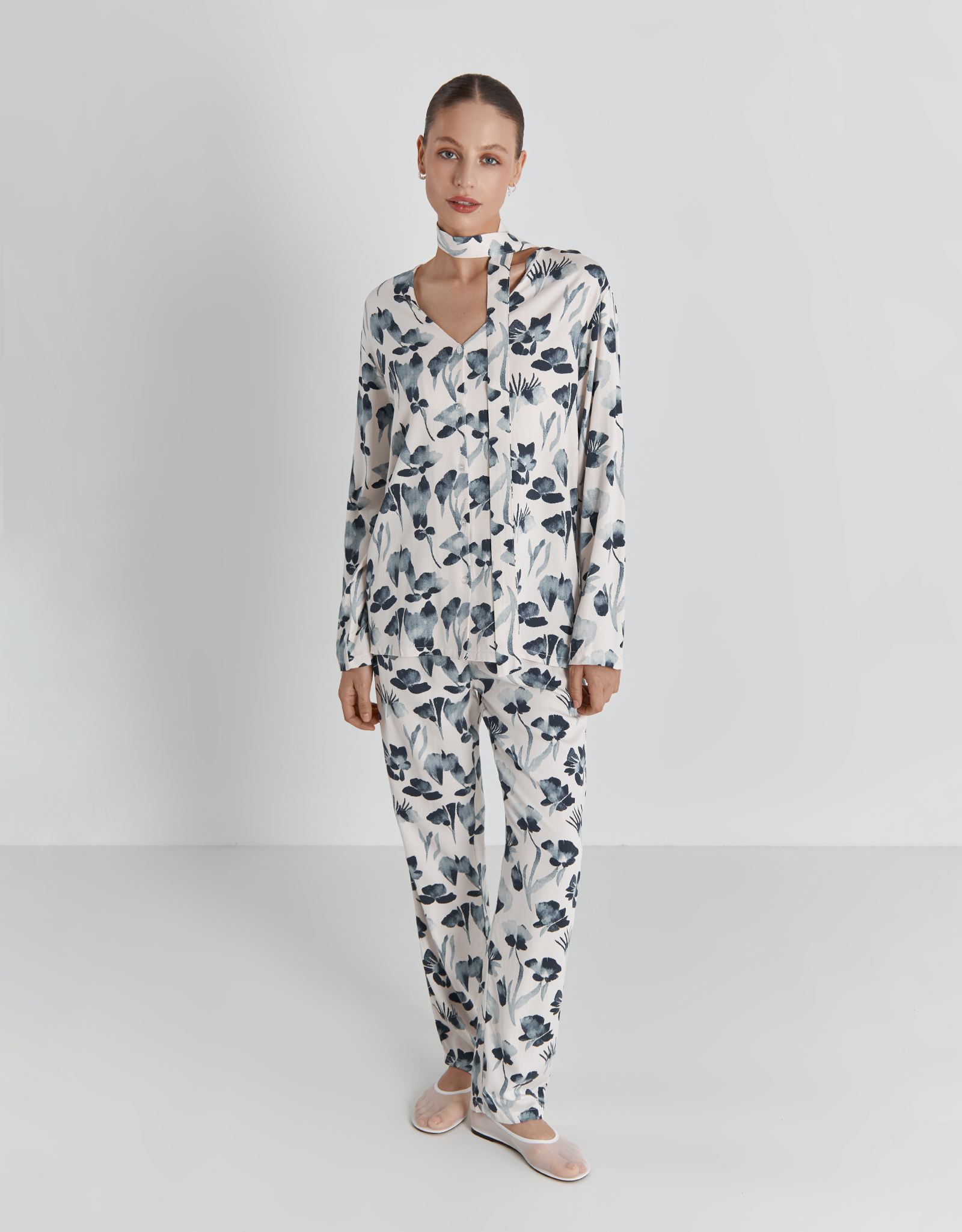 Women's shirt, home, size L, long sleeve, viscose, milk, Blue flowers, Telia, image-0