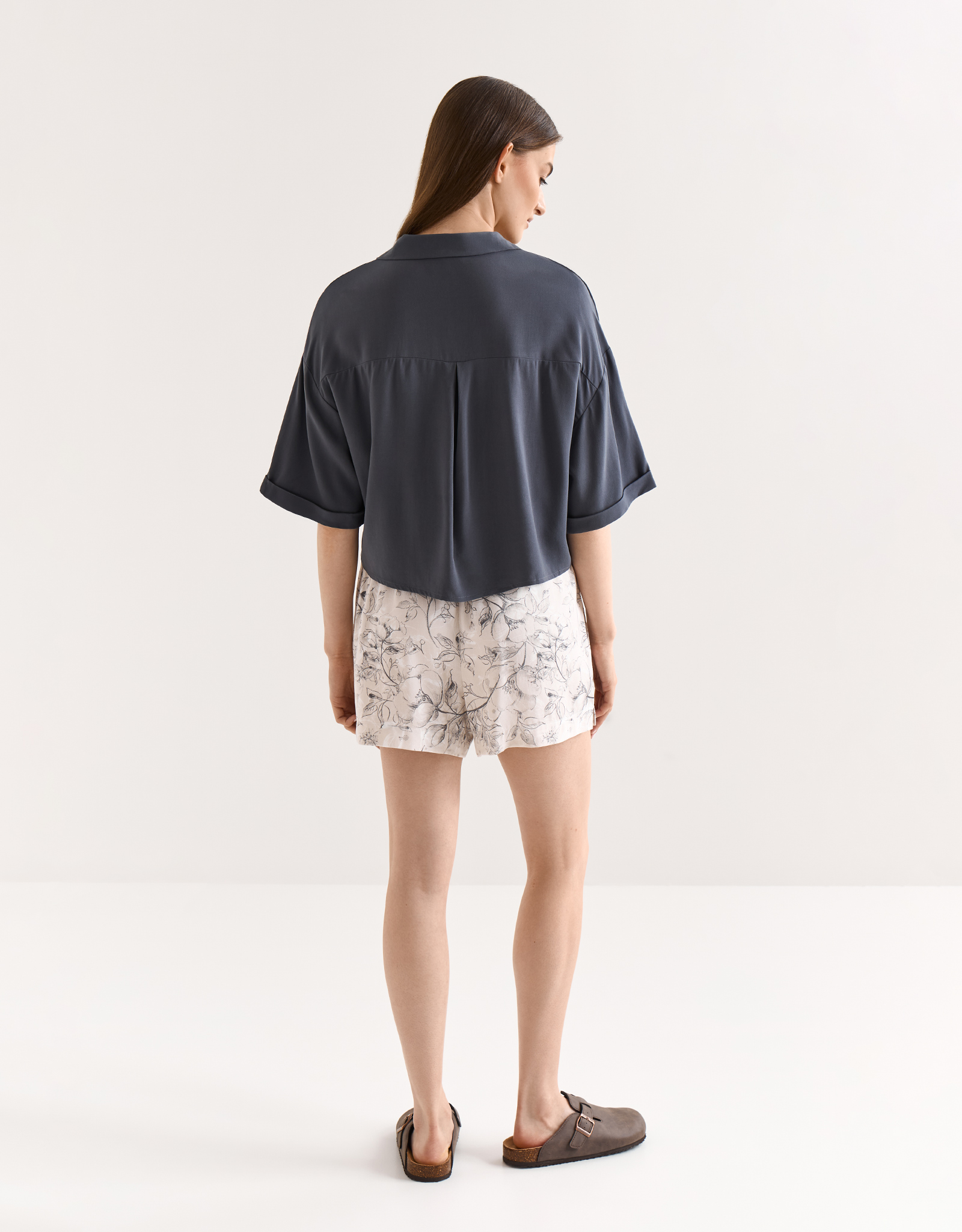 Women's shorts, homewear, size L, viscose, milky, Flowers, Janice, image-4