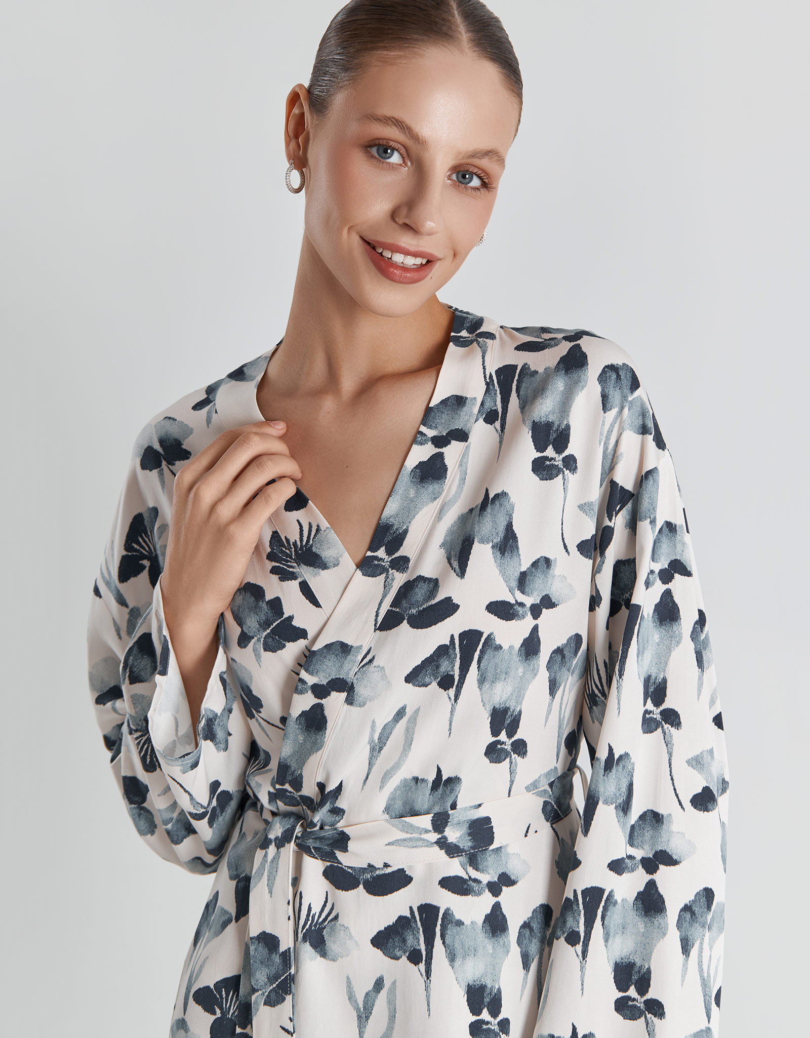 Robe for women, home, size L, long sleeve, viscose, milk, Blue flowers, Telia, image-2