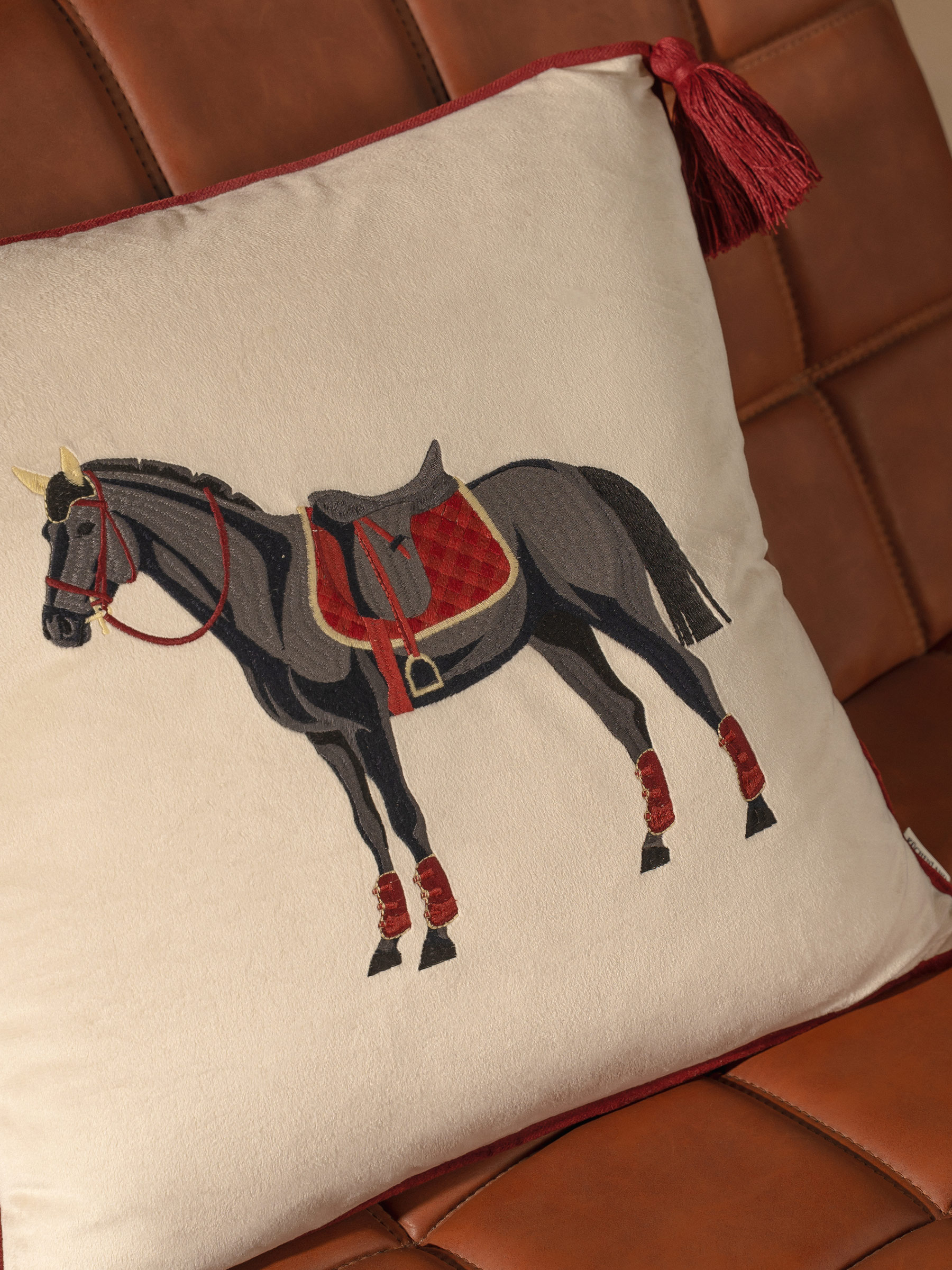 Decorative pillow, 45x45 cm, with tassels, velvet / lurex, burgundy-milk, Horse, Warhorse, image-3