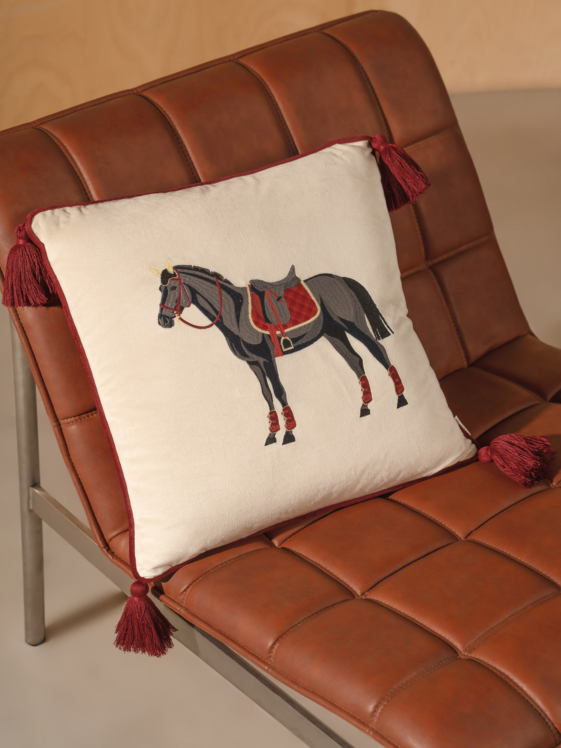 Decorative pillow, 45x45 cm, with tassels, velvet / lurex, burgundy-milk, Horse, Warhorse, image-4