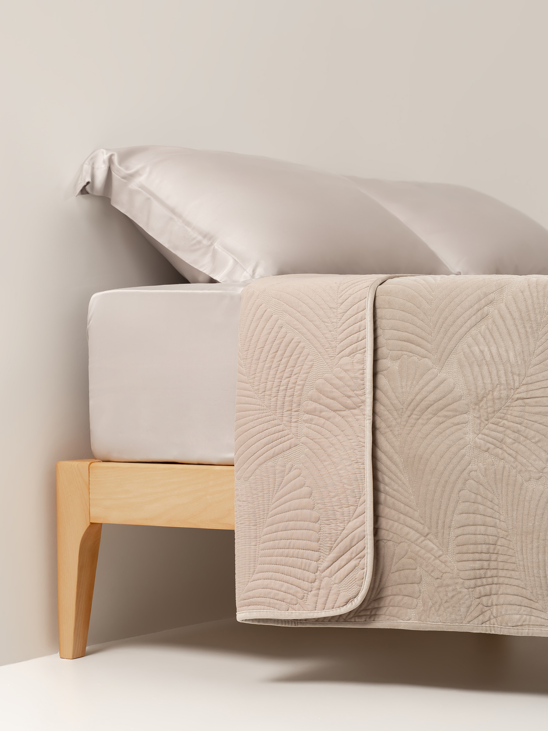 Bedspread, 240x260 cm, quilted, polyester, beige / gray, Palm leaf, Stitch velvet, image-3