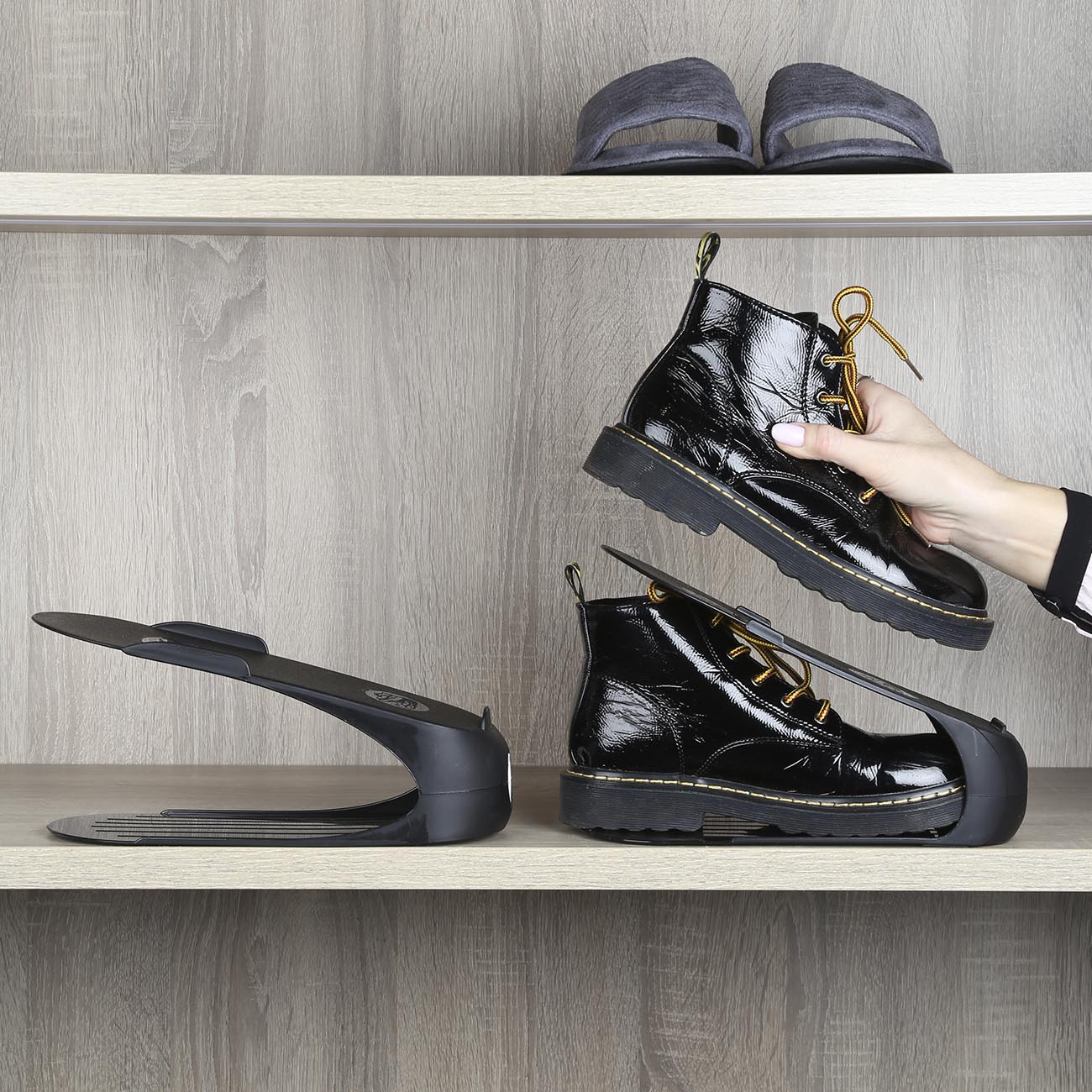 Organizer stand for women's shoes, 26 cm, plastic, black, Compact