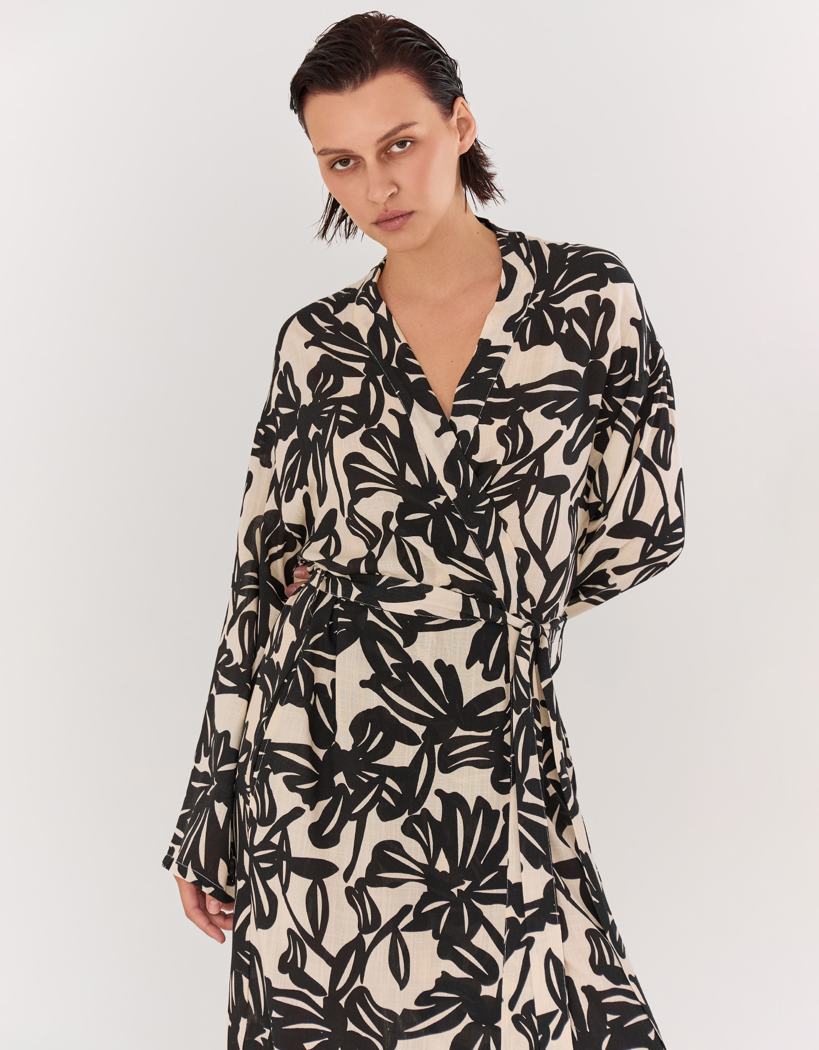 Women's robe, size L, with long sleeves, viscose, beige-black, Abstract flowers, Almi, image-1