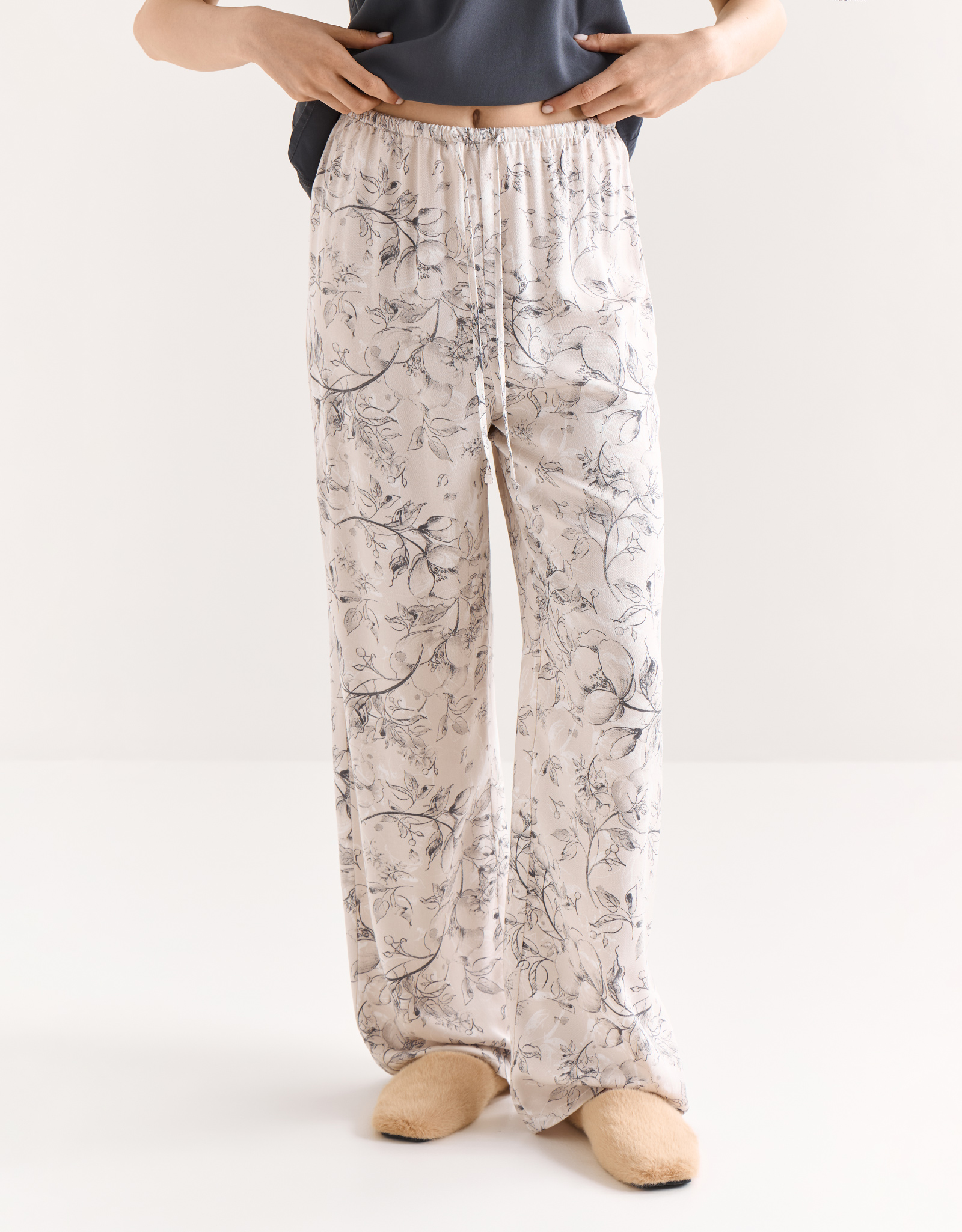 Women's trousers, homewear, size L, viscose, milky, Flowers, Janice, image-2