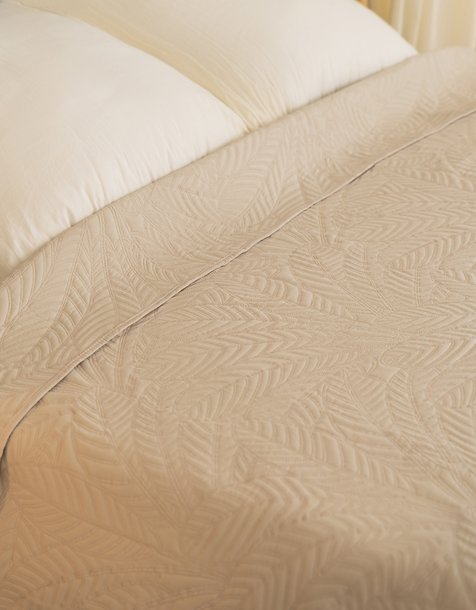 Bedspread, 220x240 cm, quilted, polyester / microfiber, sand, Leaves, Stitch, image-3