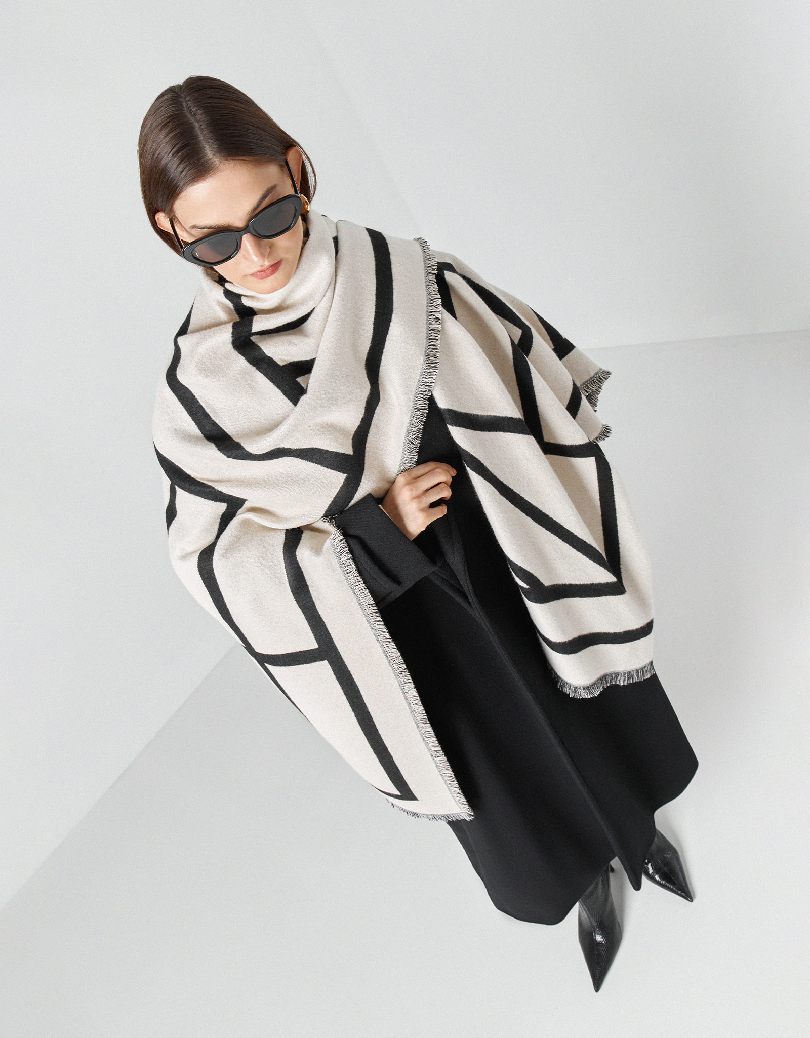 Poncho, 130x160 cm, with fringe, double-sided, viscose / polyester, milky black, poncho