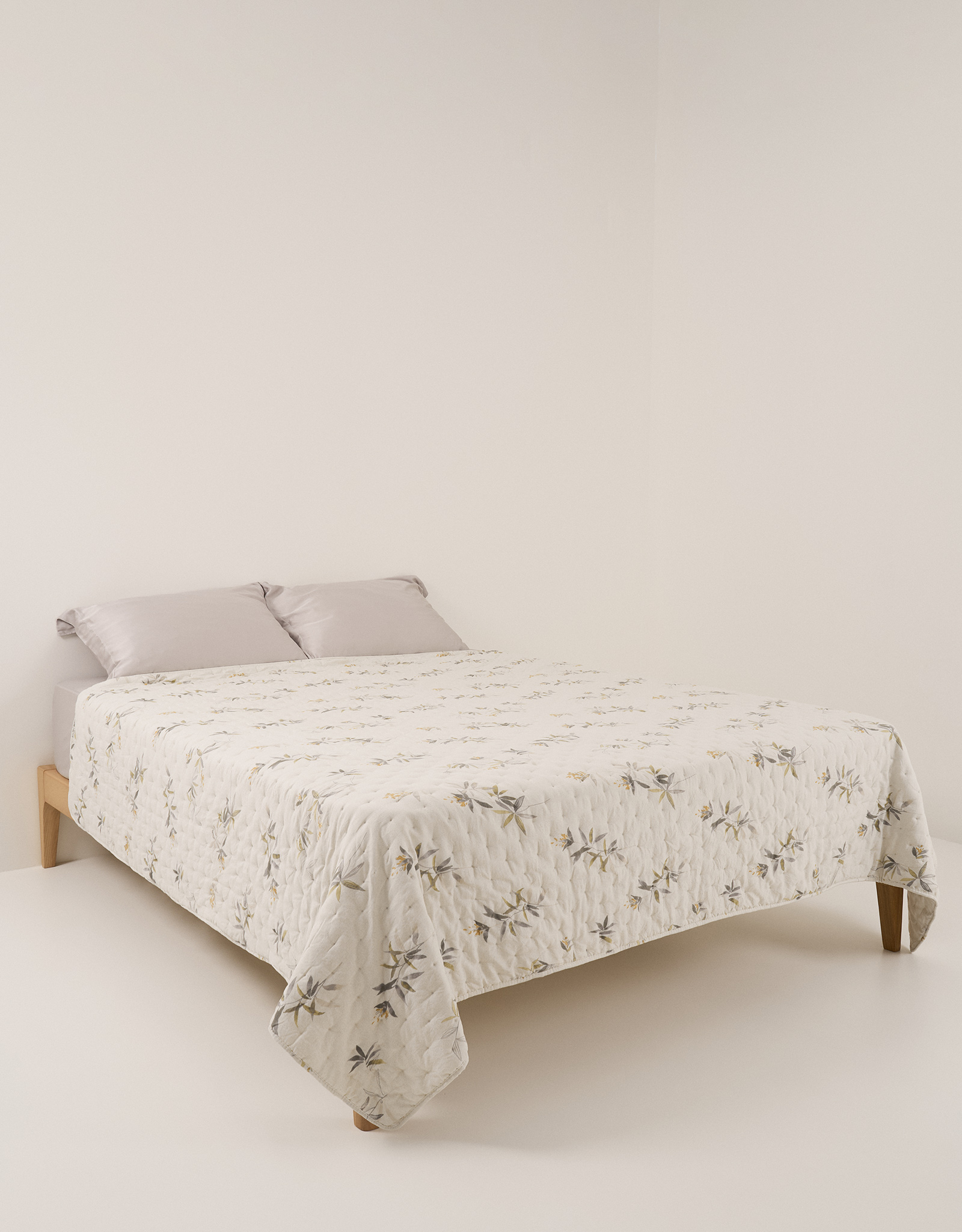 Bedspread, 220x240 cm, quilted, double-sided, microfiber, sand-green, Flowers, Stich, image-0