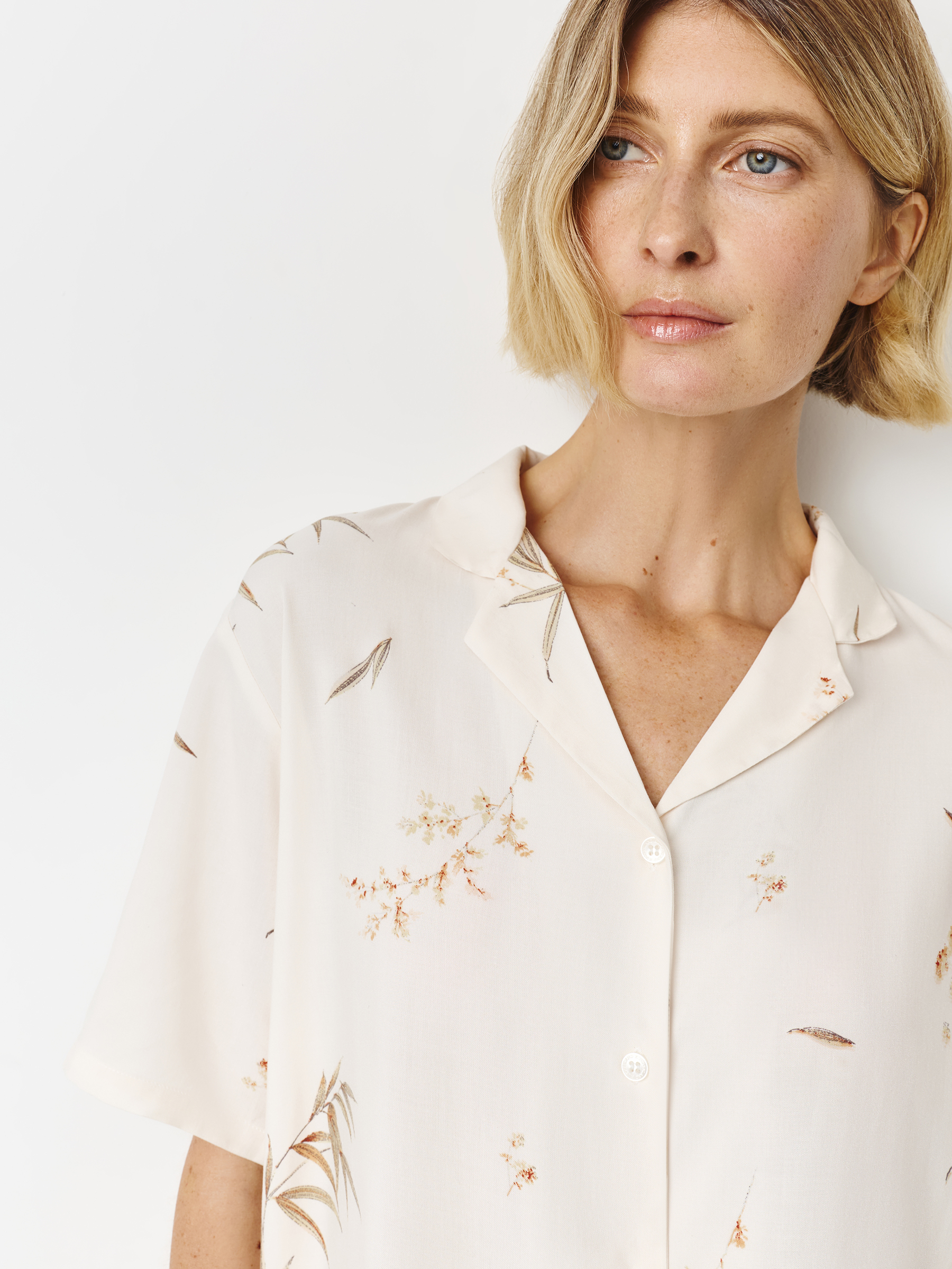 Women's shirt, homewear, size S, with short sleeves, viscose, milky, Flowers, Norla, image-1