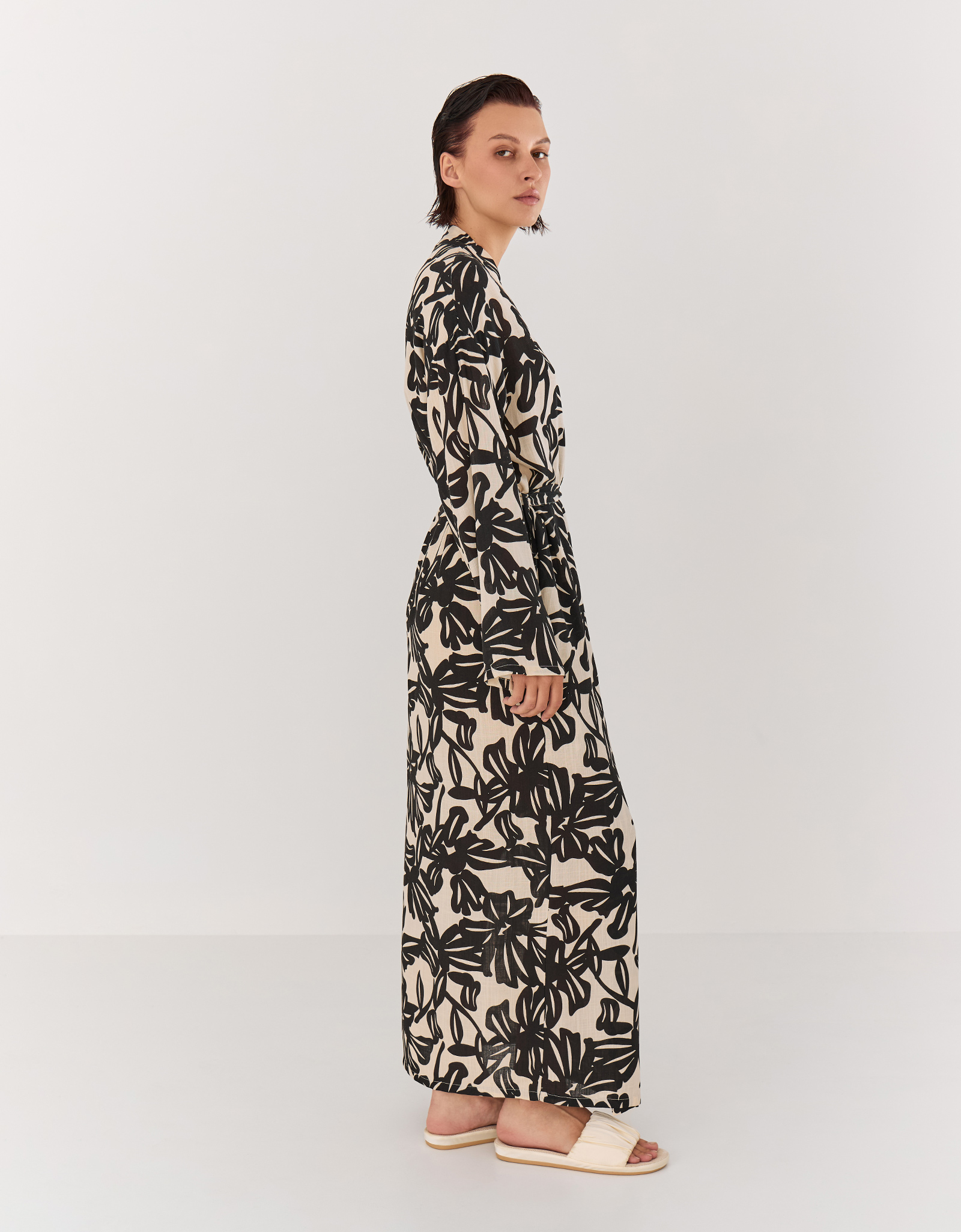 Women's robe, size L, with long sleeves, viscose, beige-black, Abstract flowers, Almi, image-4