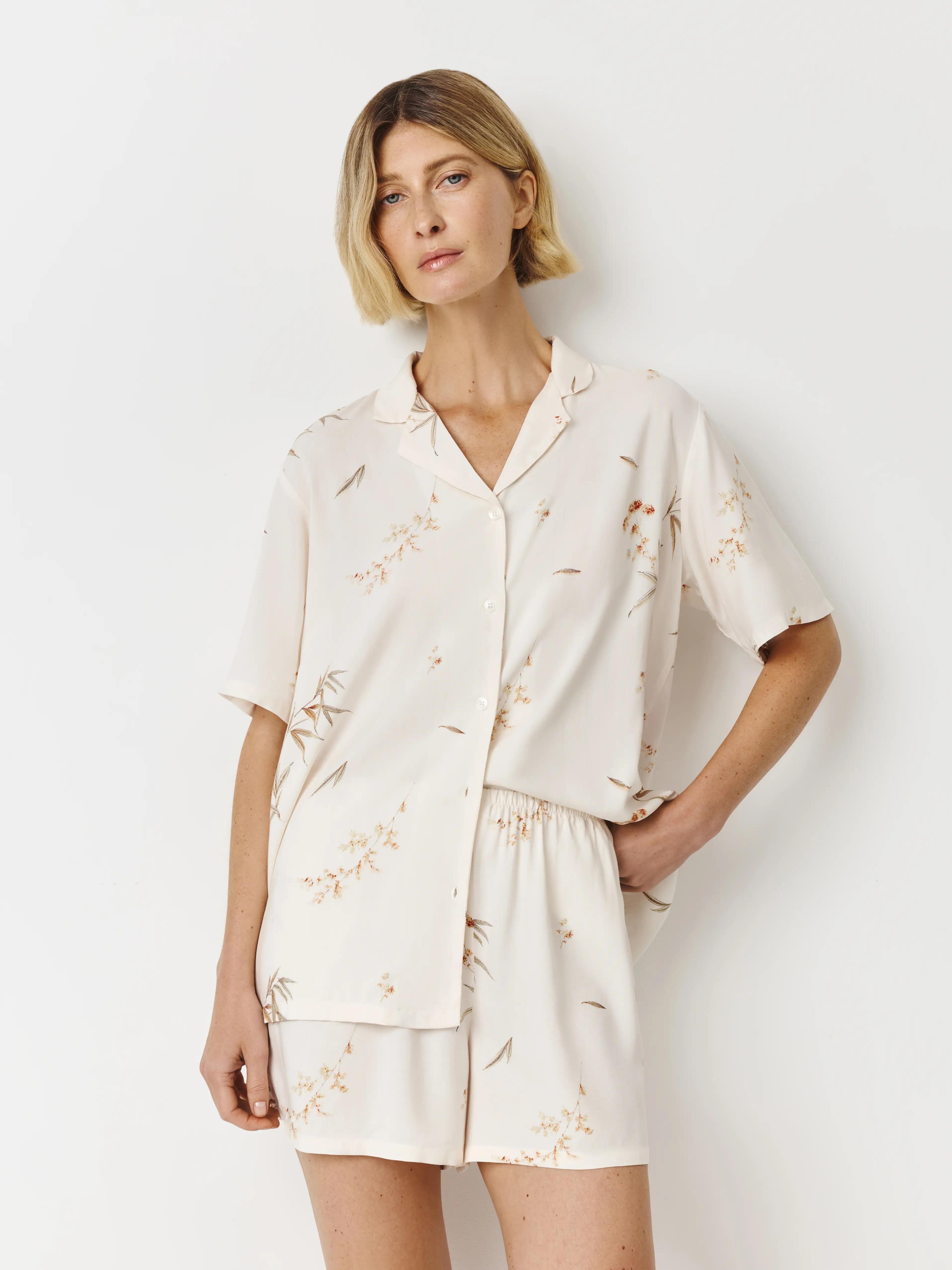 Women's shirt, homewear, size L, with short sleeves, viscose, milky, Flowers, Norla