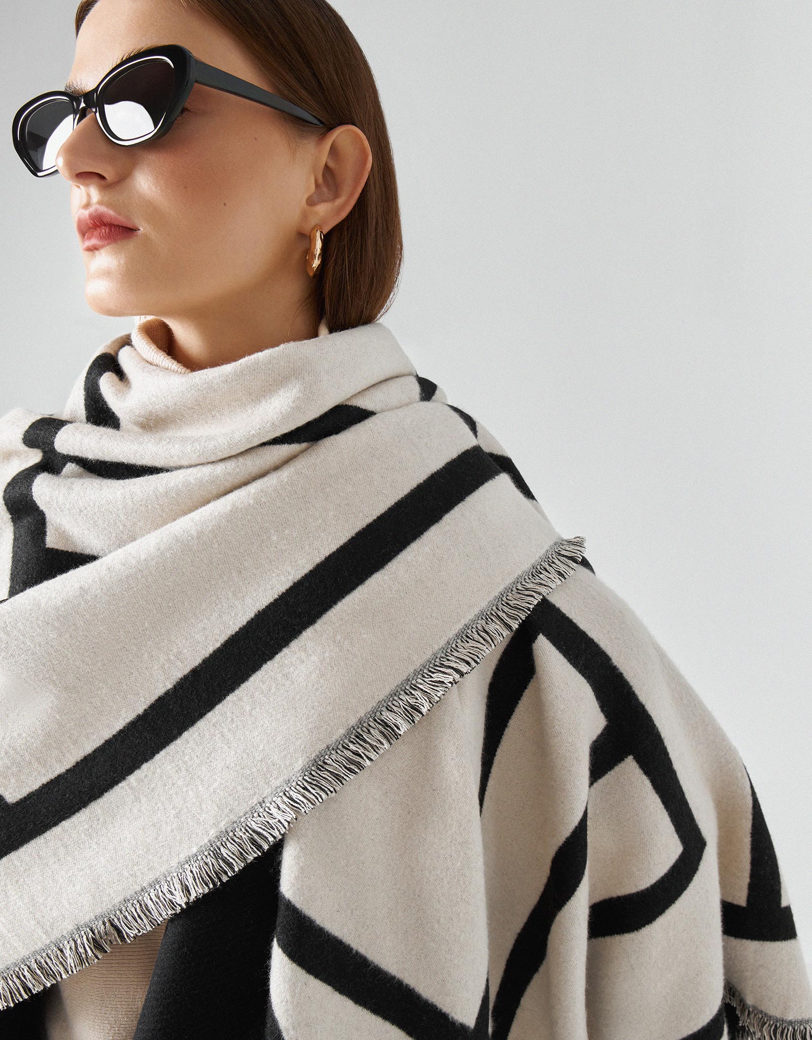 Poncho, 130x160 cm, with fringe, double-sided, viscose / polyester, milky black, poncho