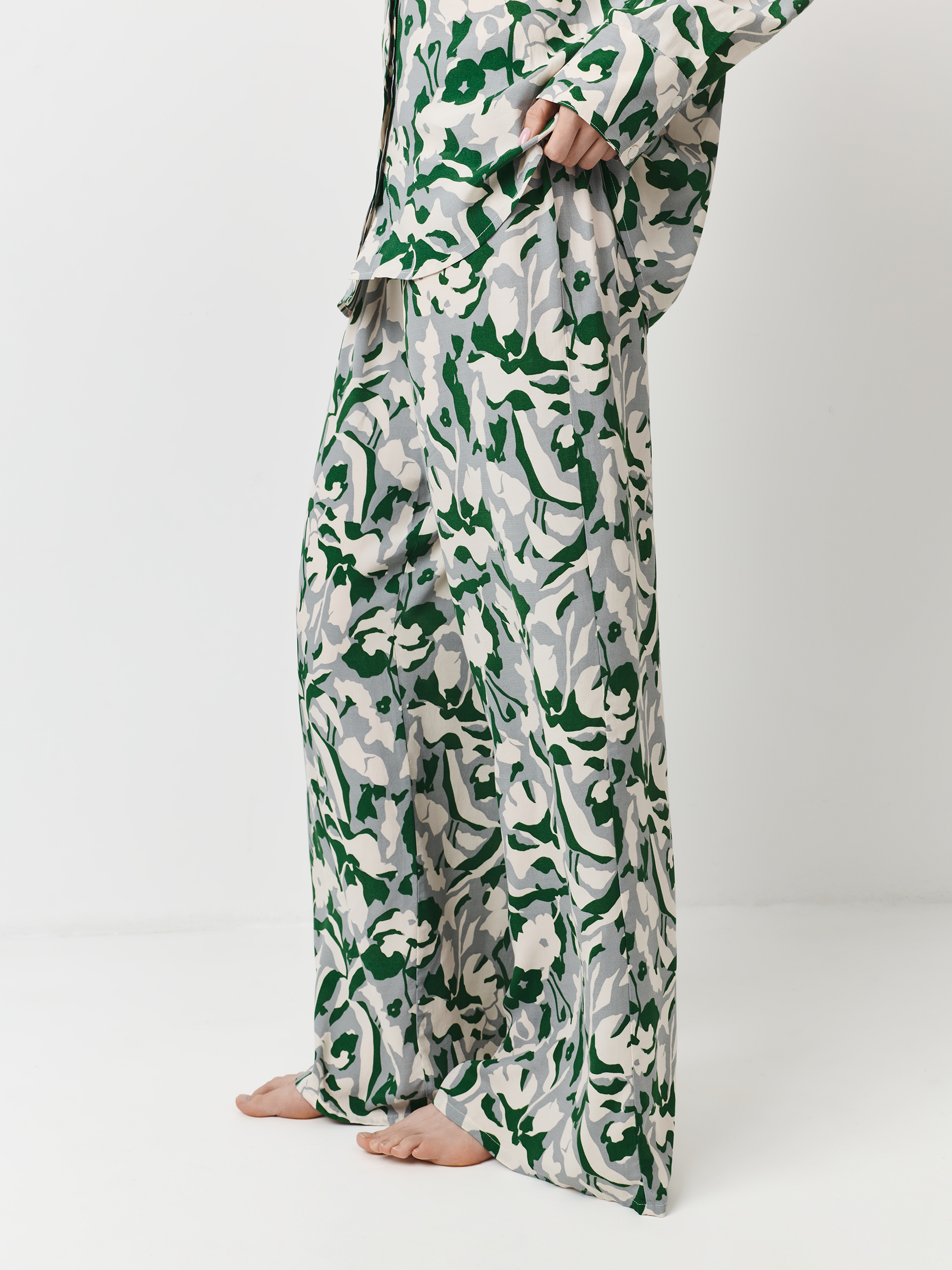 Women's trousers, size S, wide, viscose, green, Adetta, image-2