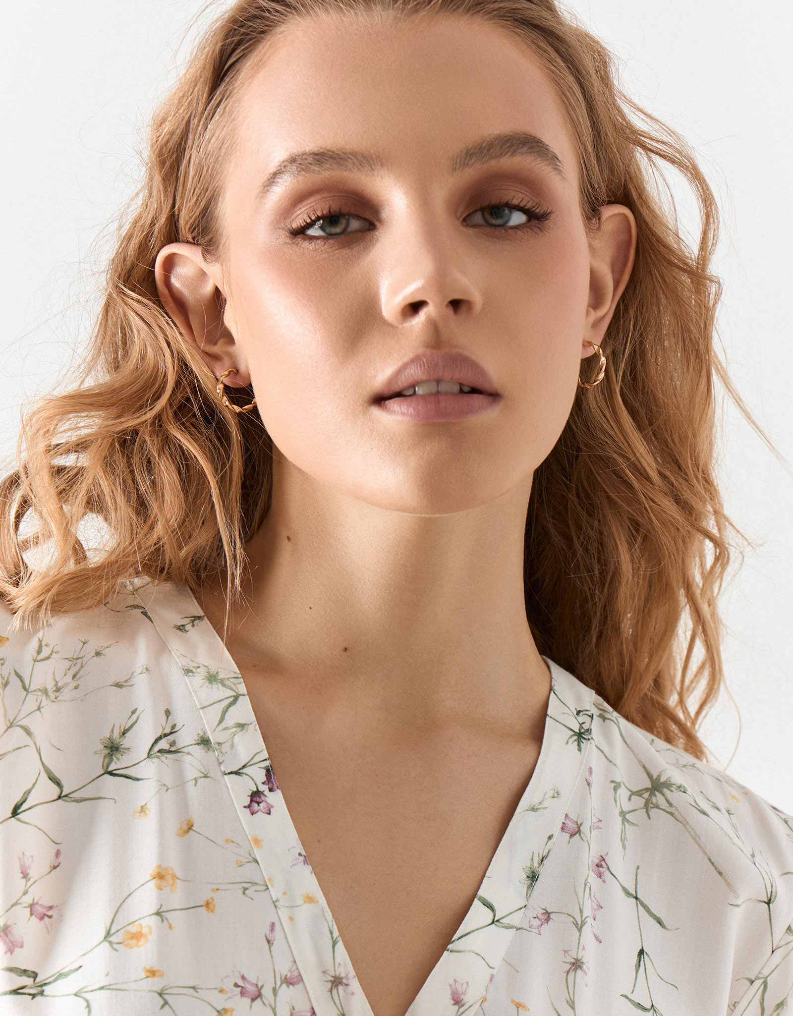 Women's shirt, homewear, size L, with short sleeves, viscose, milky, wildflowers, Amina, image-2