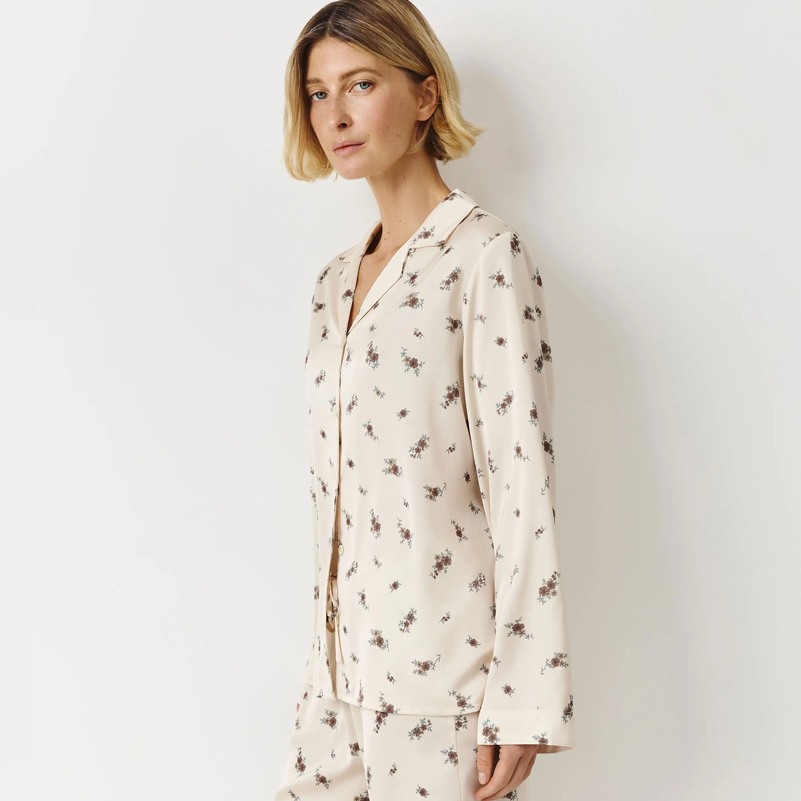 Women's shirt, homewear, size L, with long sleeve, polyester, milky, Flowers, Roktania
