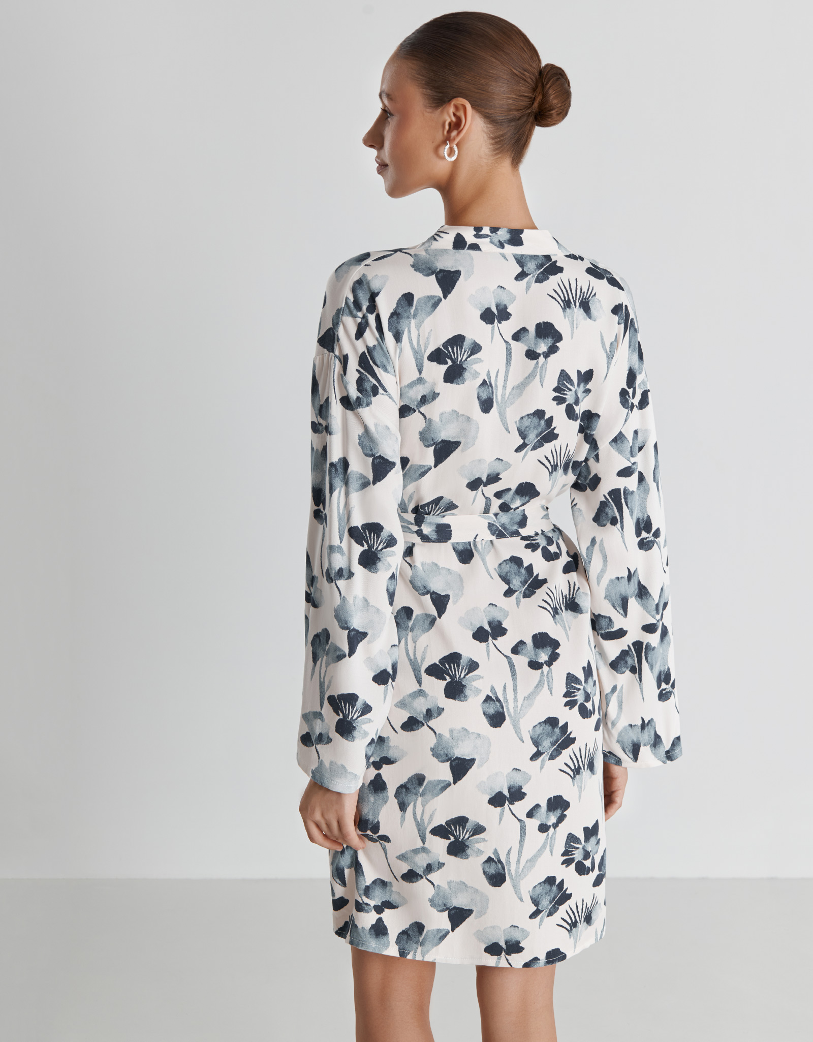 Robe for women, home, size L, long sleeve, viscose, milk, Blue flowers, Telia, image-4