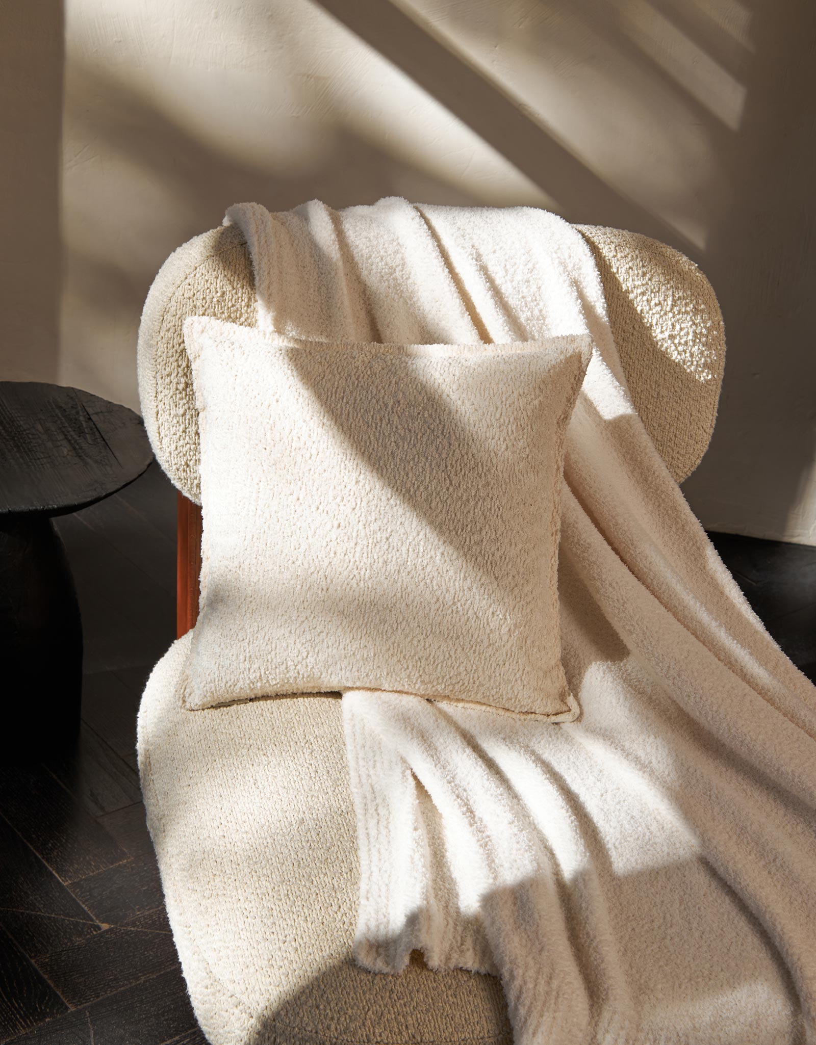 Decorative pillow, 45x45 cm, boucle / corduroy, milk, Boucle