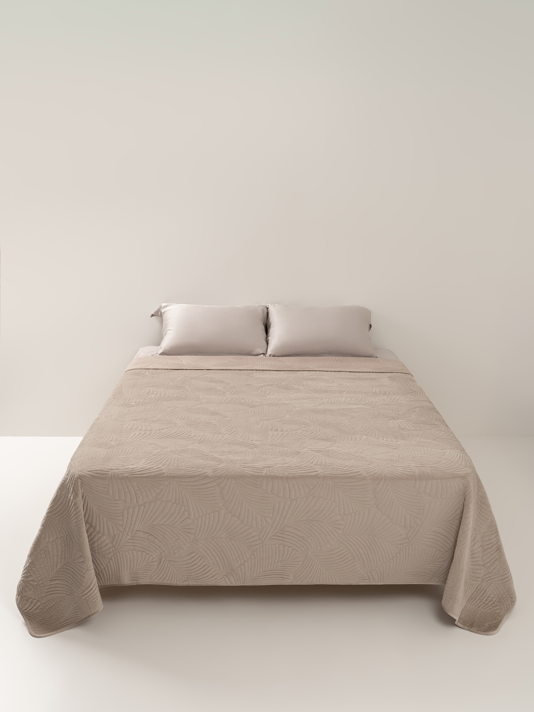 Bedspread, 240x260 cm, quilted, polyester, beige / gray, Palm leaf, Stitch velvet, image-1