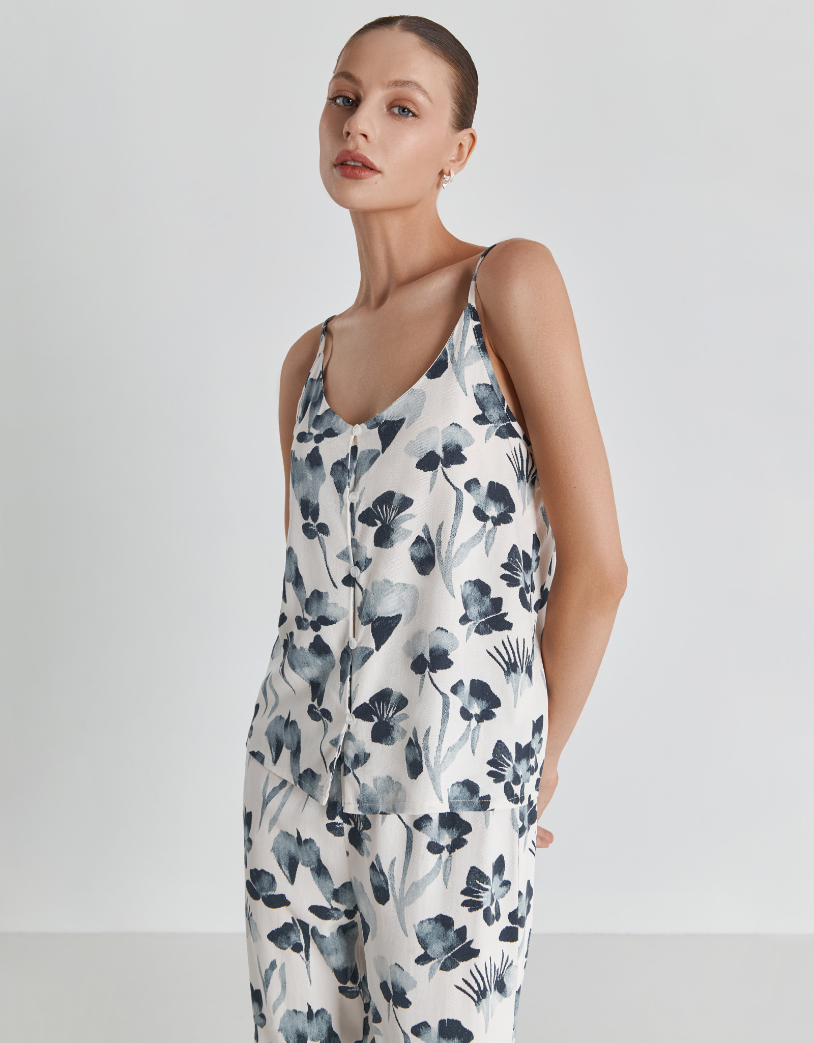 Top for women, home, size L, straps, viscose, milk, Blue flowers, Telia, image-1
