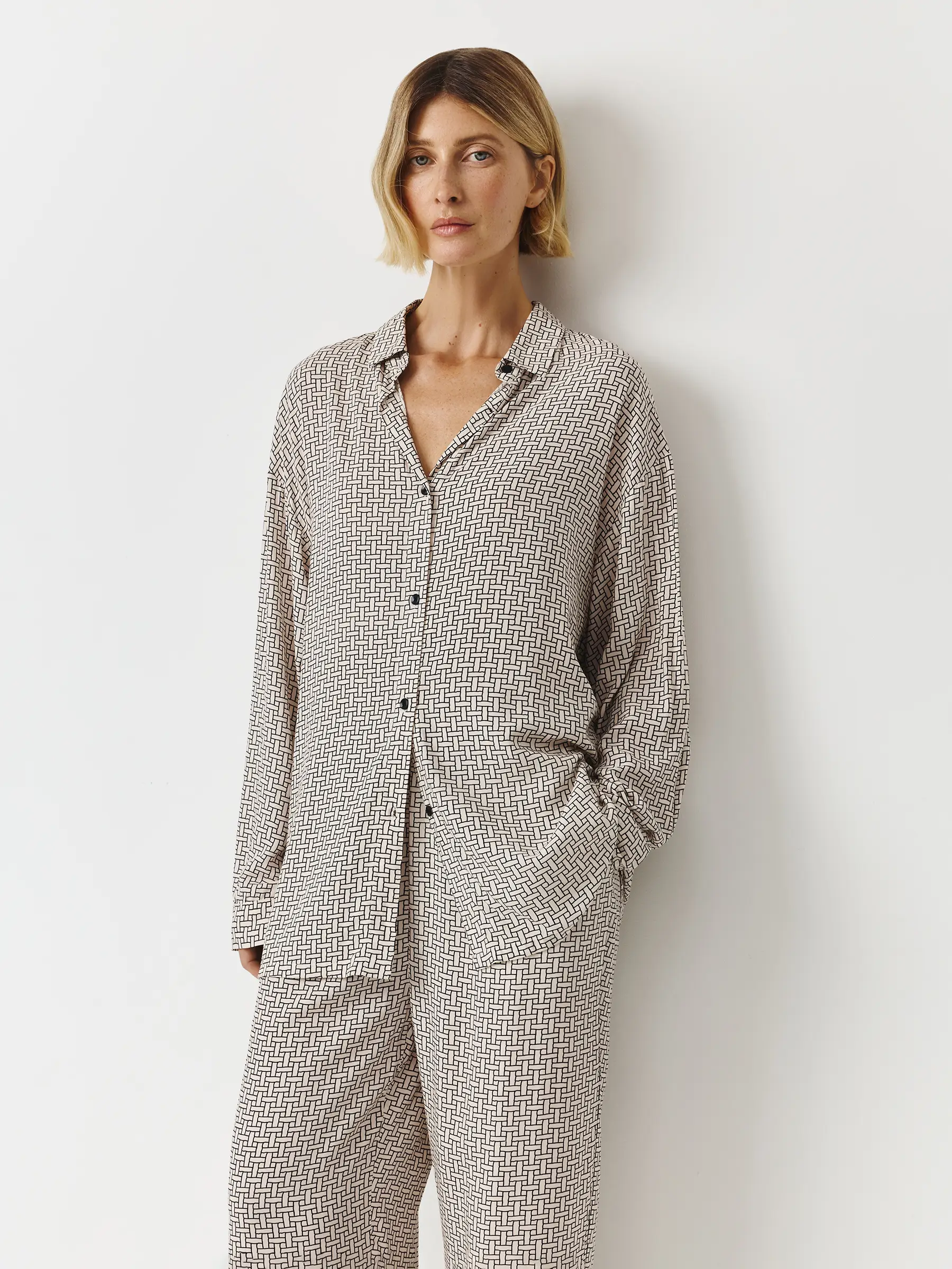 Women's shirt, size L, with long sleeves, viscose, milky black, Lines, Eniola