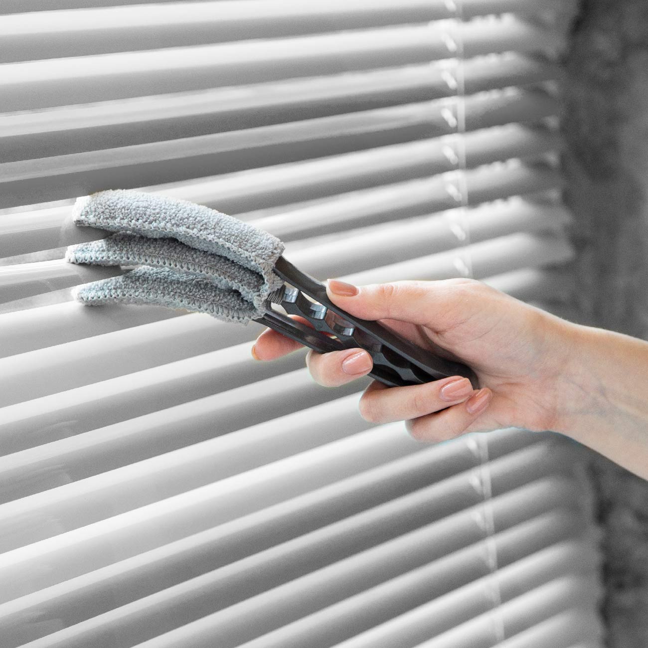 Brush for blinds and radiator batteries, 21 cm, 3 otd, microfiber / plastic, grey, Clean
