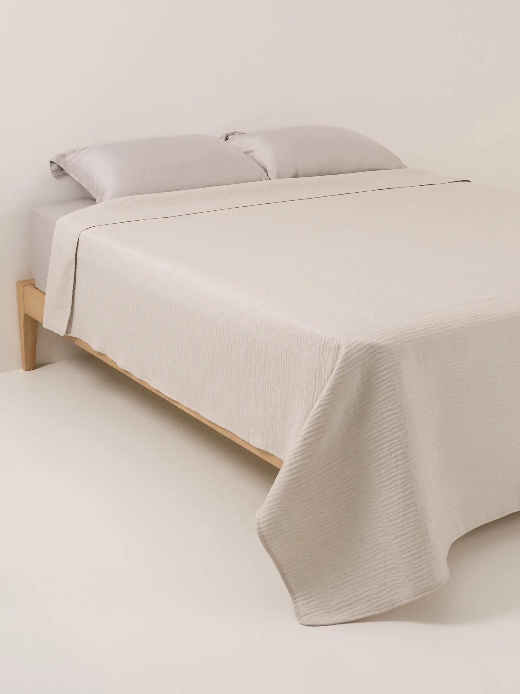 Bedspread, 220x240 cm, cotton / polyester, milky, Jacquard bed