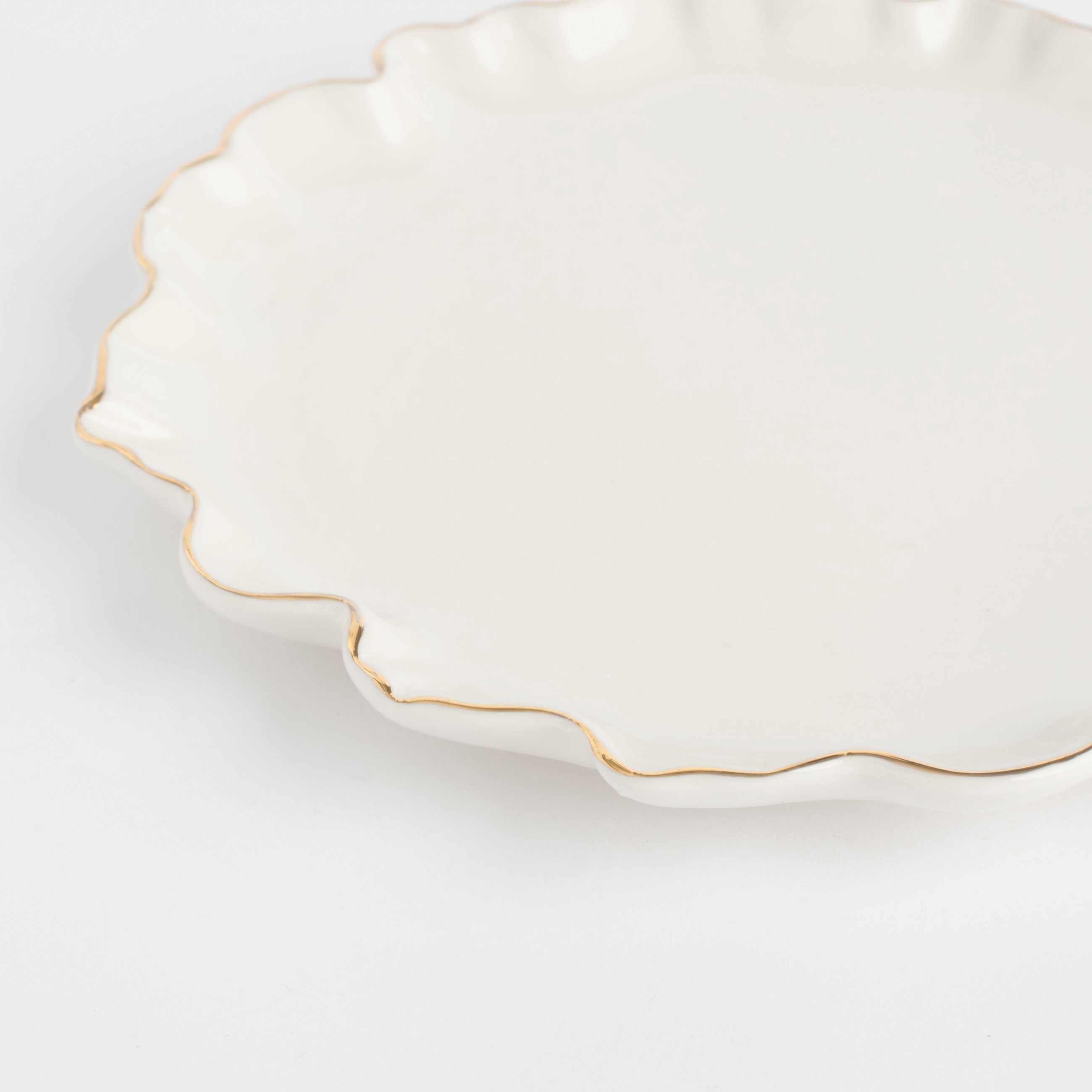 Snack plate, 20 cm, porcelain P, with golden edging, Crumpled effect, Crumple gold